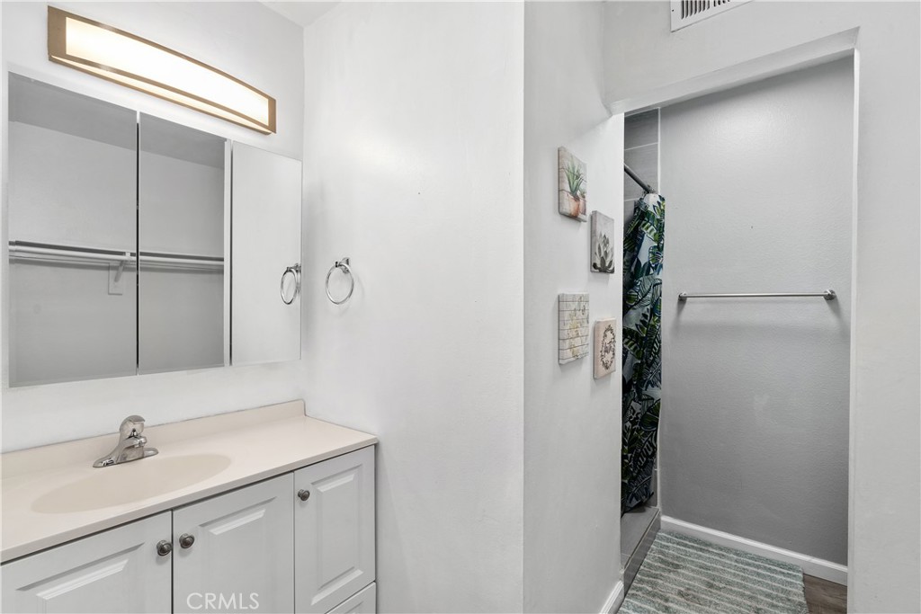 Castaic, California, 91384, United States, 4 Bedrooms Bedrooms, ,2 BathroomsBathrooms,Residential,For Sale,1896479