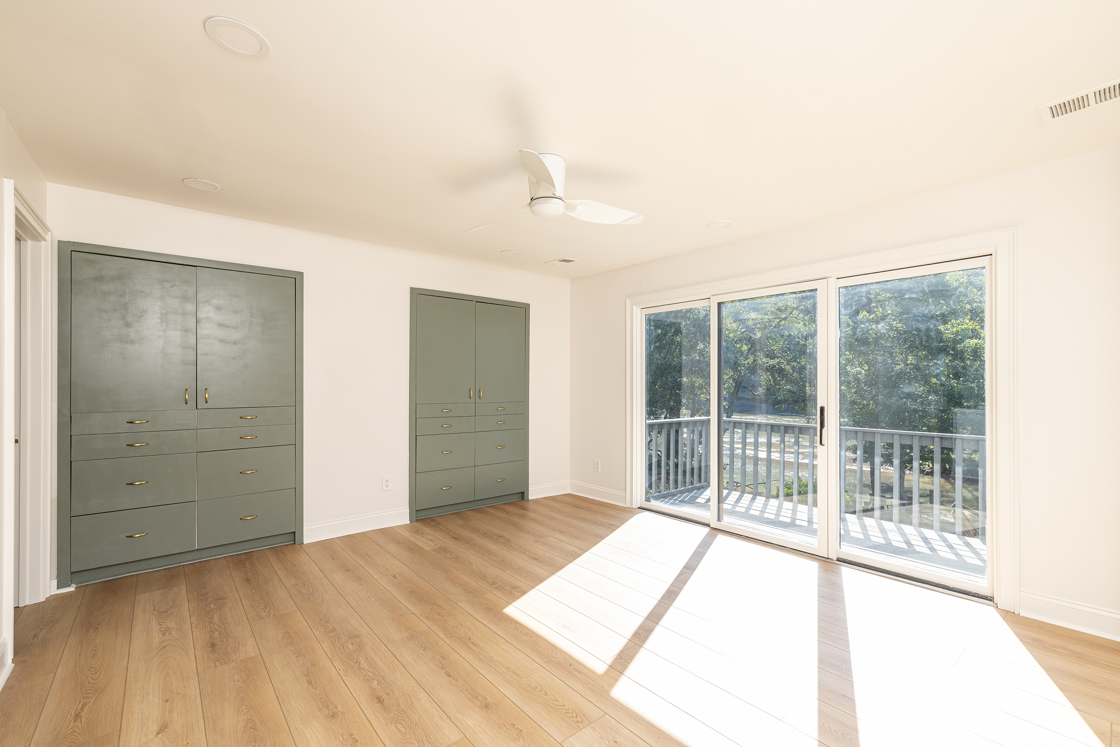  Riverfront End Unit Townhome - 物件實景