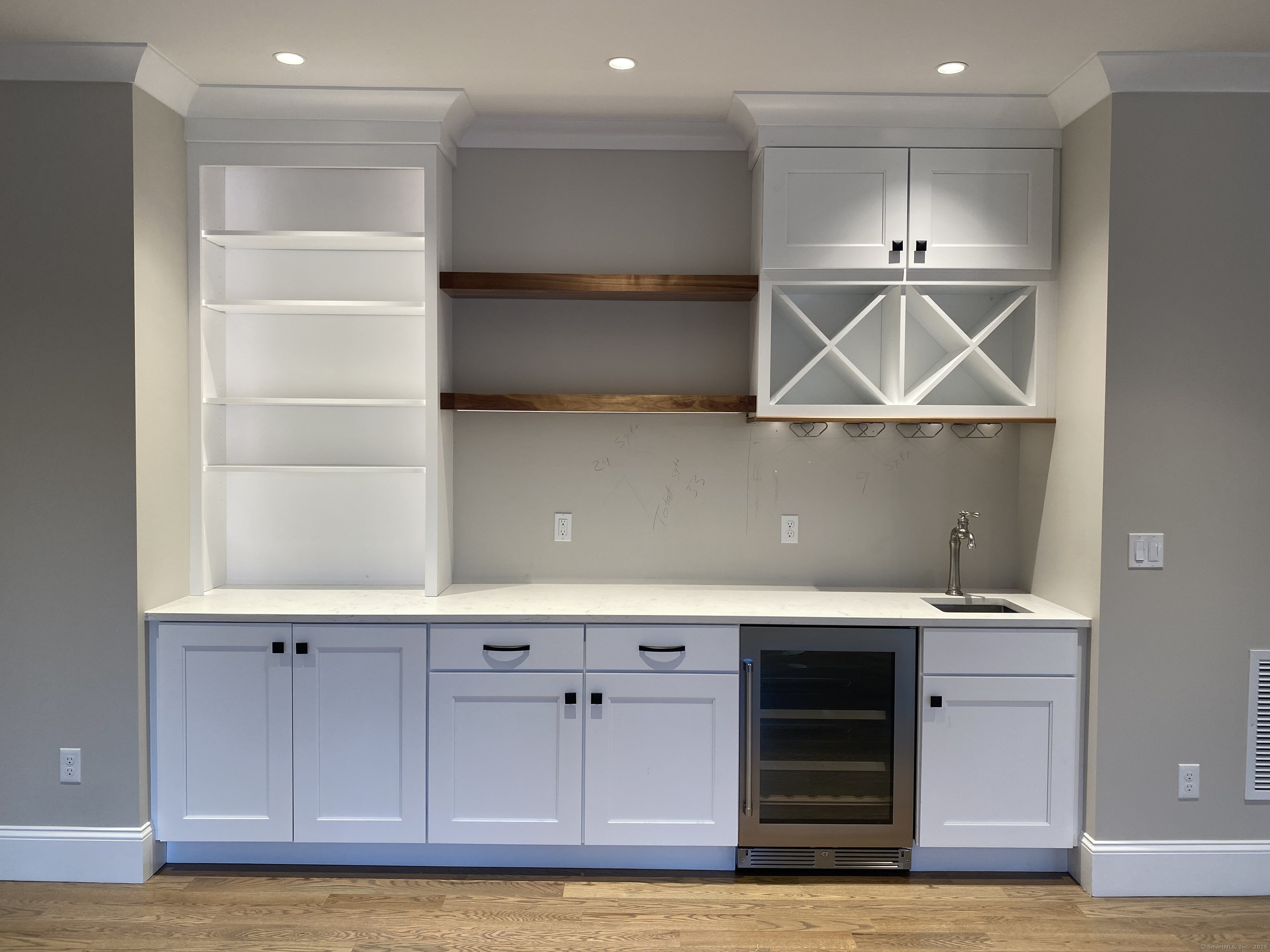 Southbury, Connecticut, 06488, United States, 4 Bedrooms Bedrooms, ,3 BathroomsBathrooms,Residential,For Sale,1941741