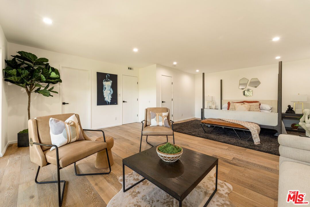 Studio City, California, 91604, United States, 5 Bedrooms Bedrooms, ,5 BathroomsBathrooms,Residential,For Sale,1827370