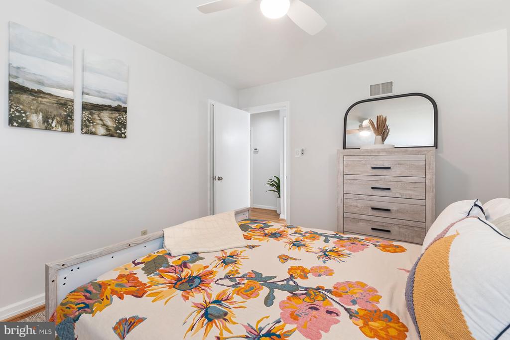 Takoma Park, Maryland, 20912, United States, 2 Bedrooms Bedrooms, ,2 BathroomsBathrooms,Residential,For Sale,1974718