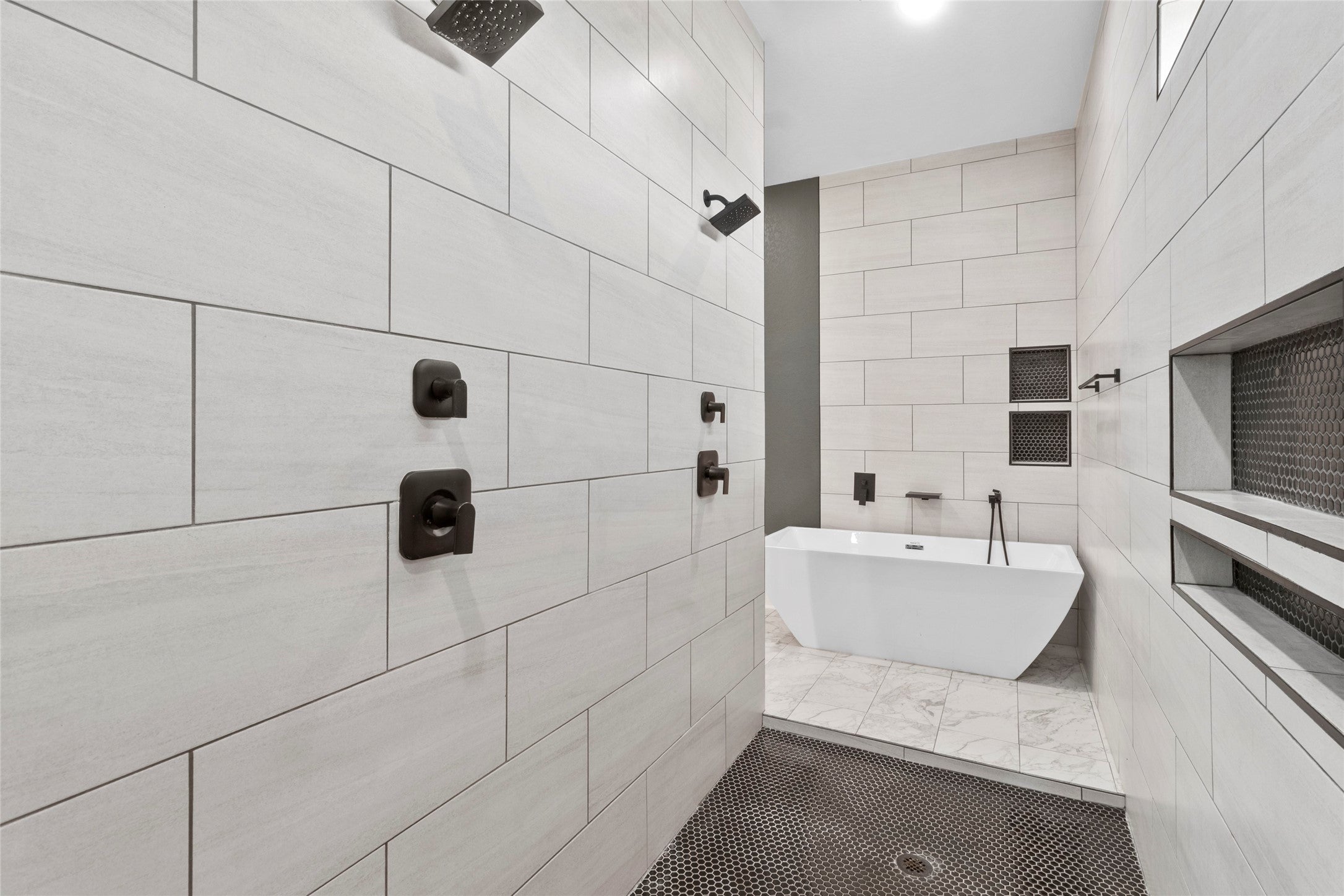 Angleton, Texas, 77515, United States, 4 Bedrooms Bedrooms, ,4 BathroomsBathrooms,Residential,For Sale,1992387