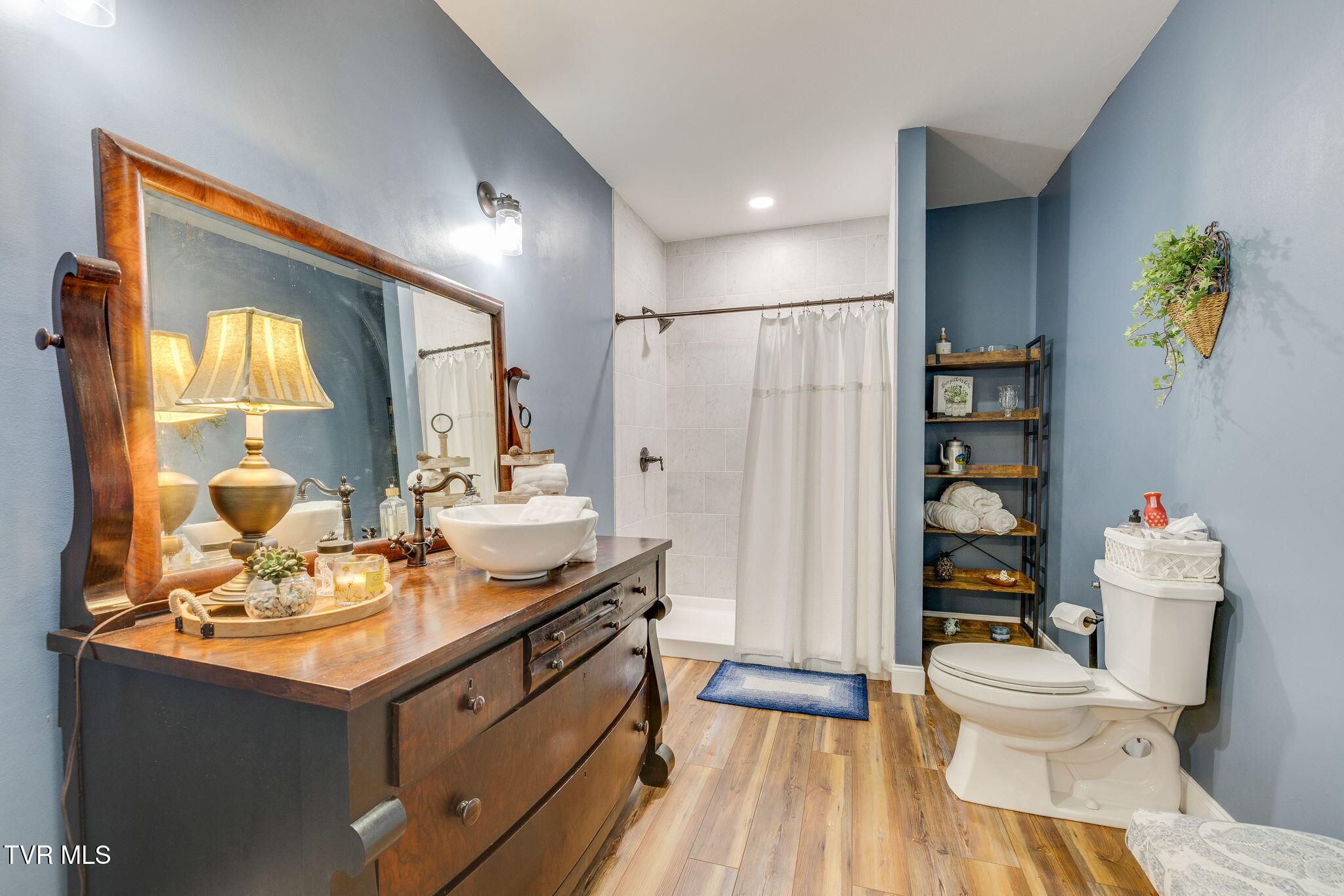 Bluff City, Tennessee, 37618, United States, 3 Bedrooms Bedrooms, ,4 BathroomsBathrooms,Residential,For Sale,2048525