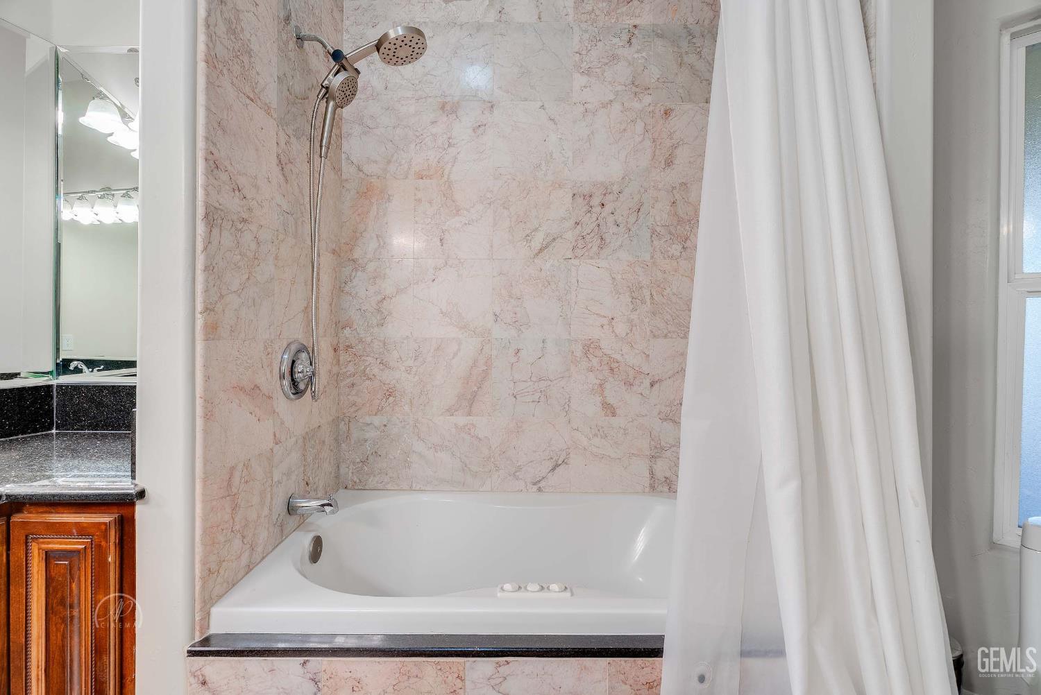 Bakersfield, California, 93308, United States, 4 Bedrooms Bedrooms, ,5 BathroomsBathrooms,Residential,For Sale,1992415