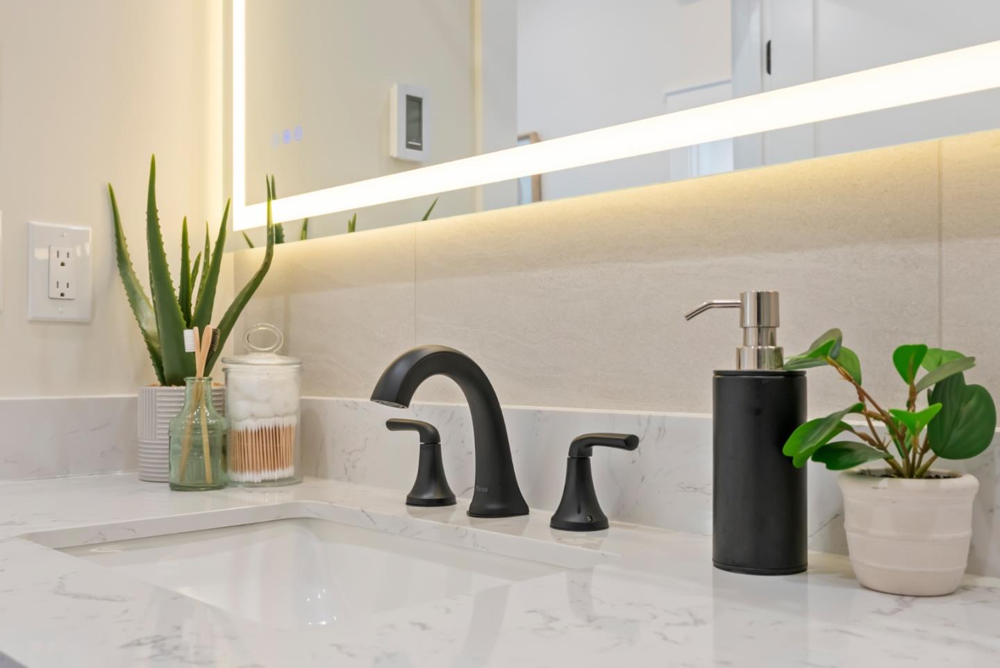 Capitola, California, 95010, United States, 2 Bedrooms Bedrooms, ,1 BathroomBathrooms,Residential,For Sale,1986205