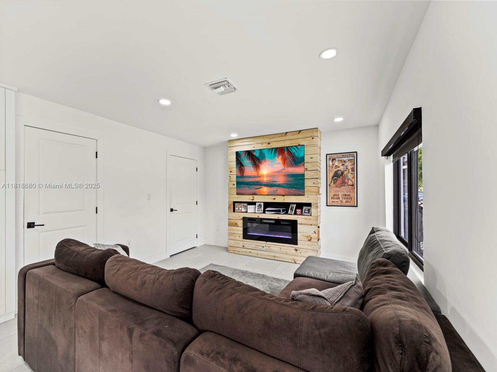 Miami, Florida, 33173, United States, 3 Bedrooms Bedrooms, ,2 BathroomsBathrooms,Residential,For Sale,1857432