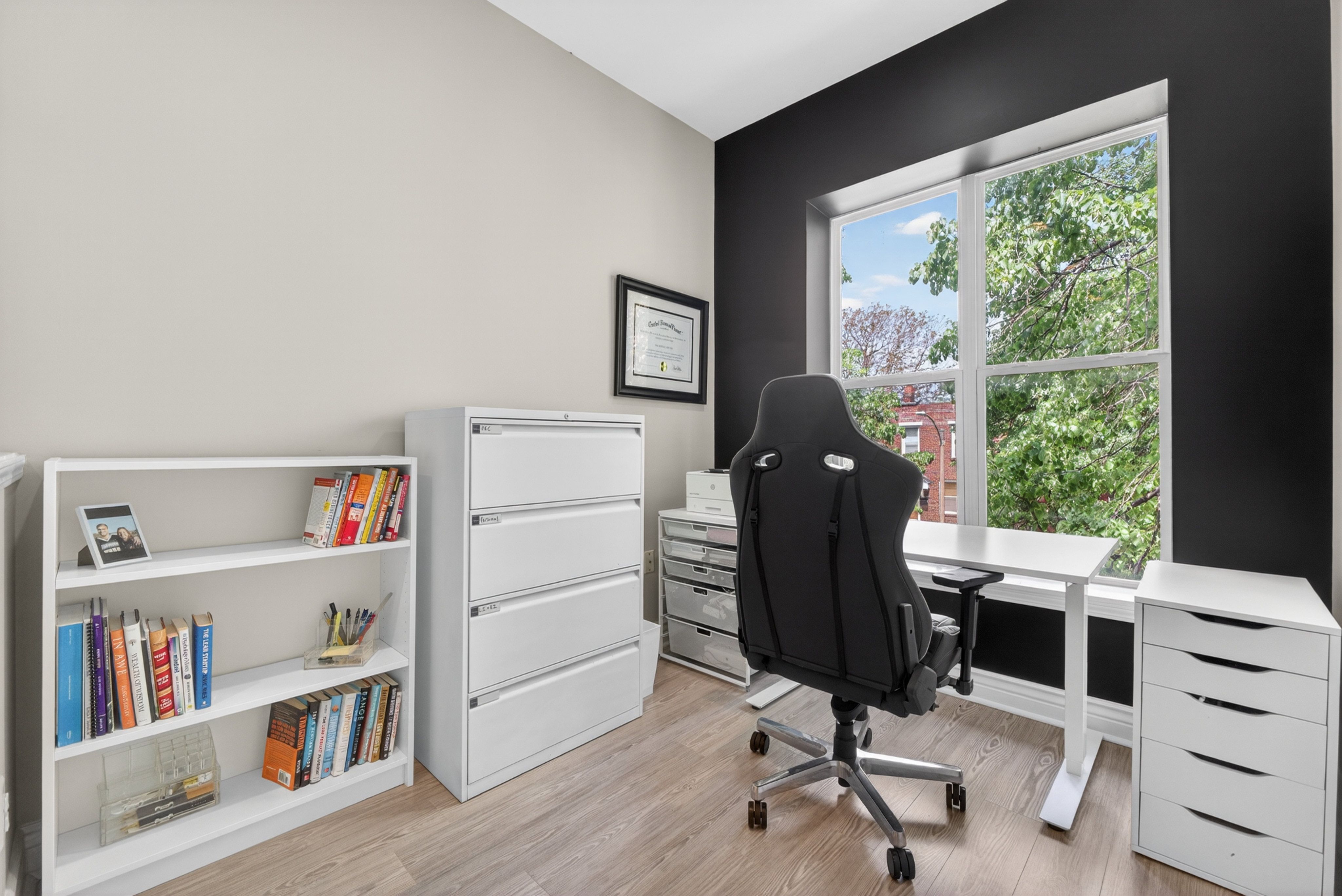  Welcome to this fully renovated historic gem - 物件實景