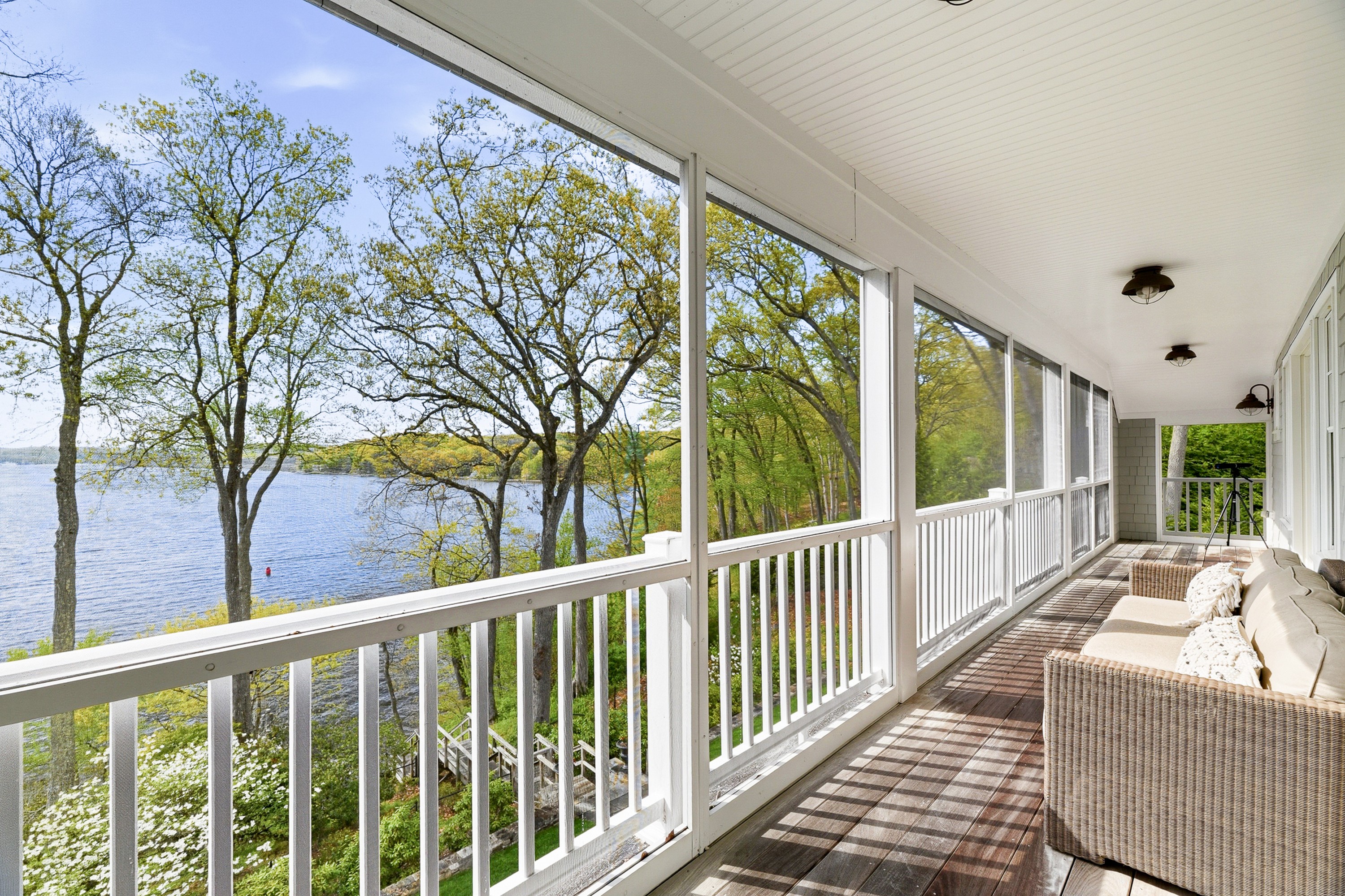  Extraordinary Waterfront Compound Offers Luxury Coastal Living - 物件實景