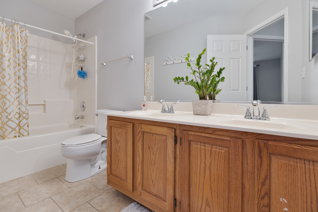 Elgin, Illinois, 60124, United States, 5 Bedrooms Bedrooms, ,3 BathroomsBathrooms,Residential,For Sale,1983976