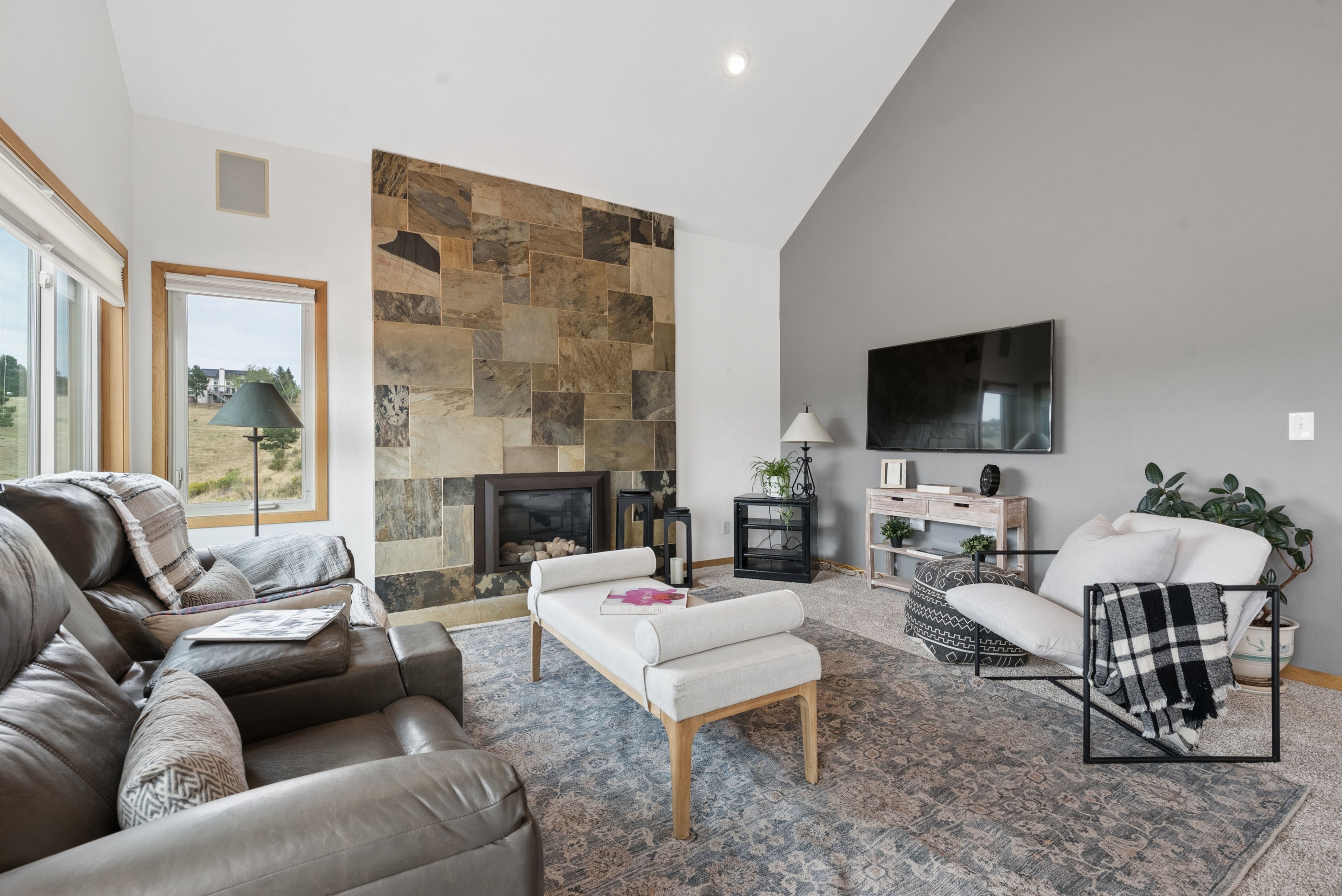  Custom Built Home on a Rolling 1.5 Acre Lot in Highly Desired Paradise Hills - 物件實景