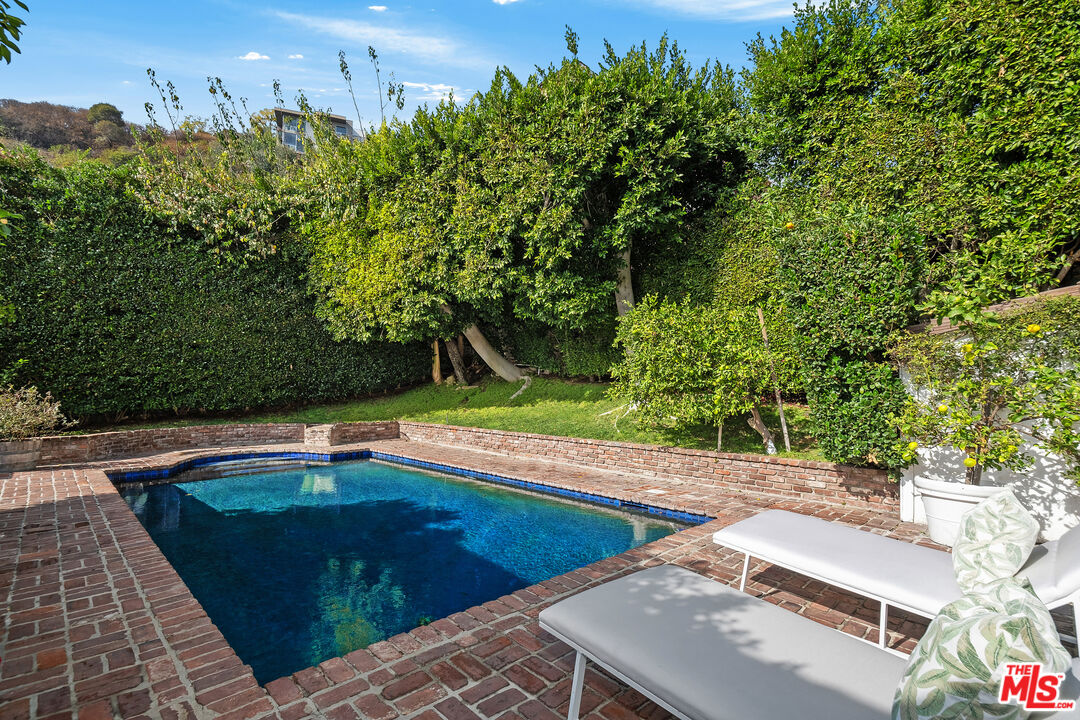 Los Angeles, California, 90069, United States, 4 Bedrooms Bedrooms, ,2 BathroomsBathrooms,Residential,For Sale,1700120