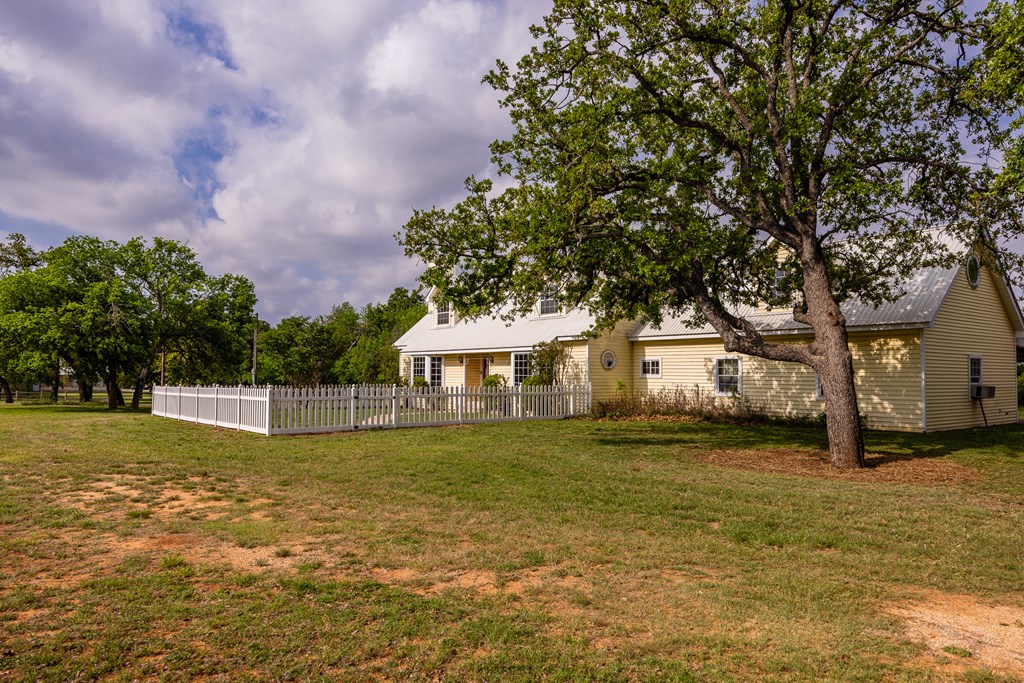 Fredericksburg, Texas, 78624, United States, 3 Bedrooms Bedrooms, ,2 BathroomsBathrooms,Residential,For Sale,1977273