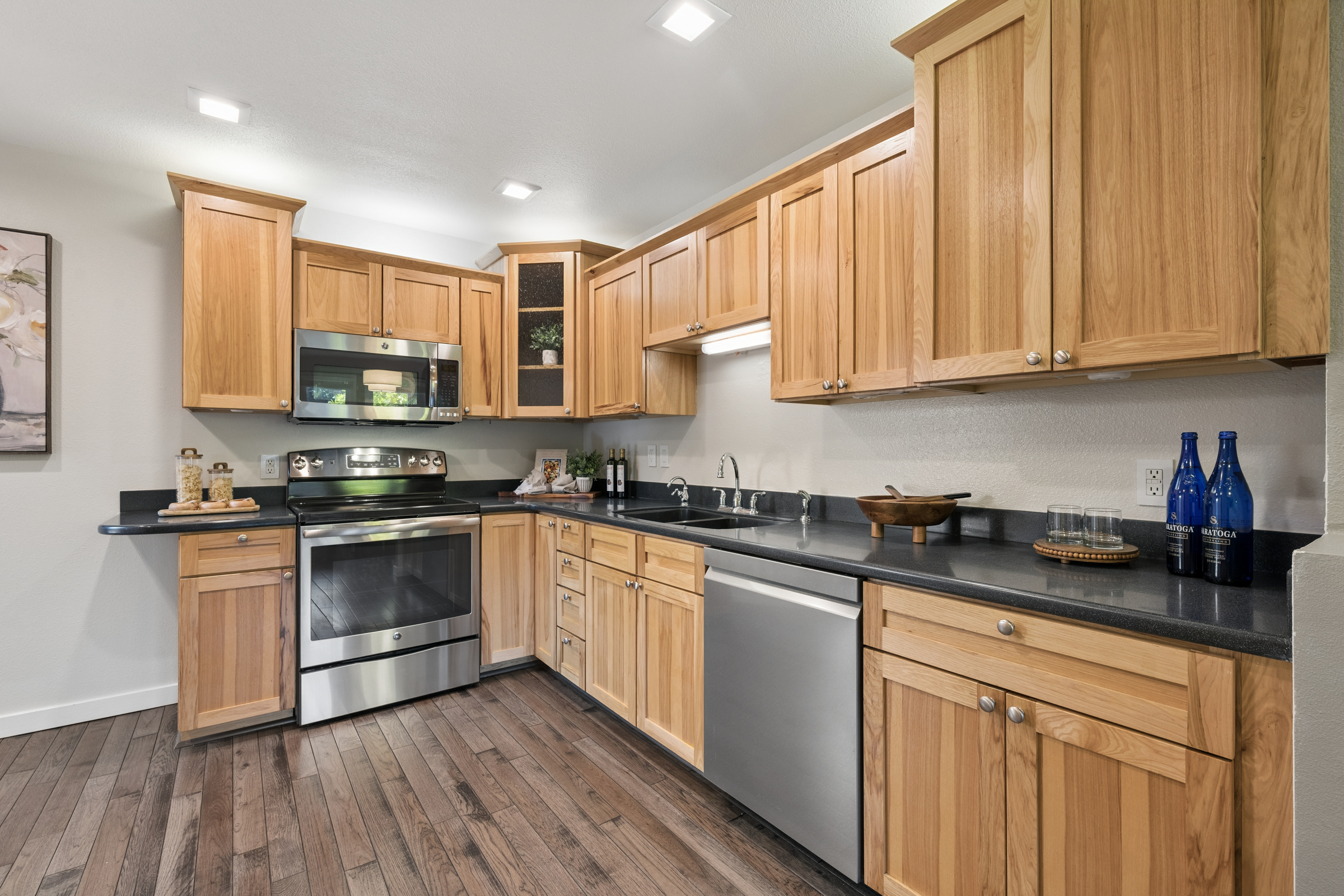  Beautifully Updated and Meticulously Maintained Home - 物件實景