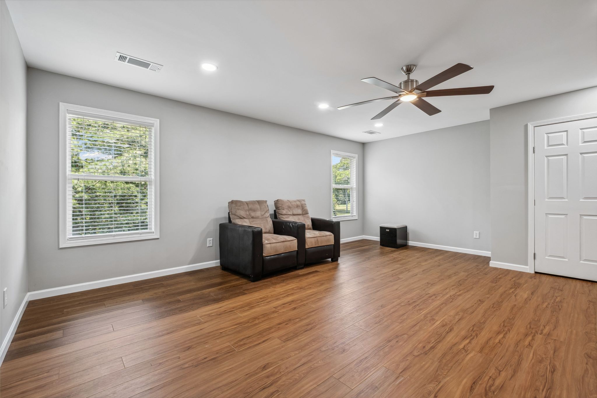 Hendersonville, Tennessee, 37075, United States, 4 Bedrooms Bedrooms, ,3 BathroomsBathrooms,Residential,For Sale,1819324