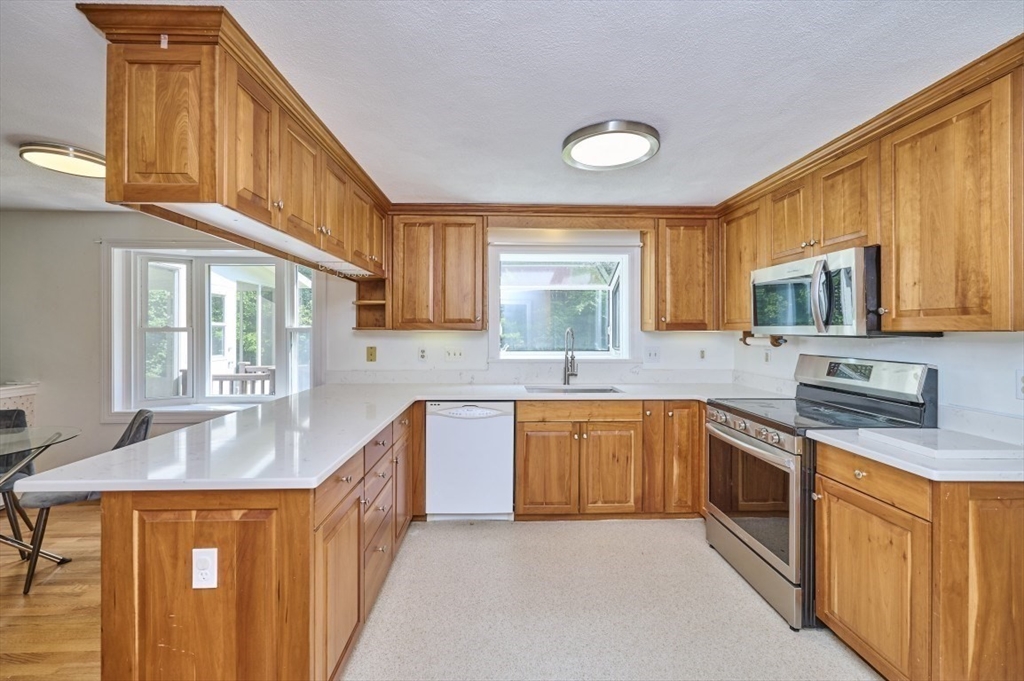 Rowley, Massachusetts, 01969, United States, 4 Bedrooms Bedrooms, ,3 BathroomsBathrooms,Residential,For Sale,1867579