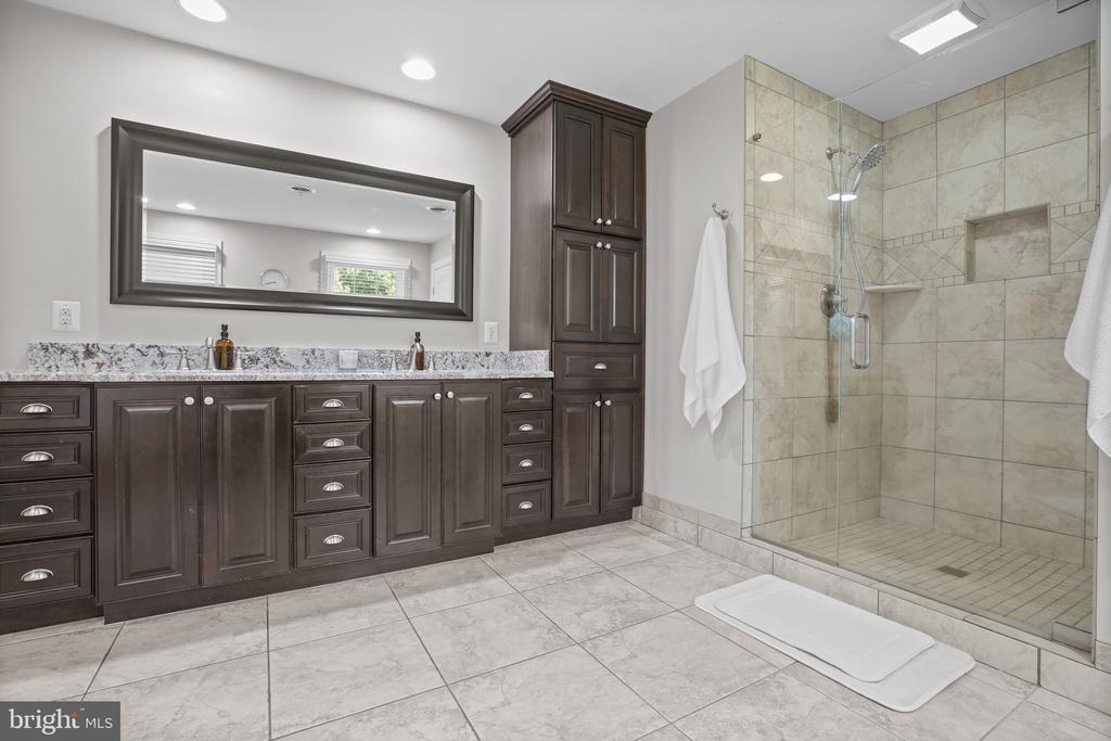 Fredericksburg, Virginia, 22407, United States, 5 Bedrooms Bedrooms, ,5 BathroomsBathrooms,Residential,For Sale,1927805