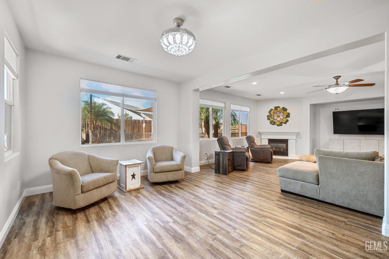 Bakersfield, California, 93312, United States, 3 Bedrooms Bedrooms, ,2 BathroomsBathrooms,Residential,For Sale,1989296