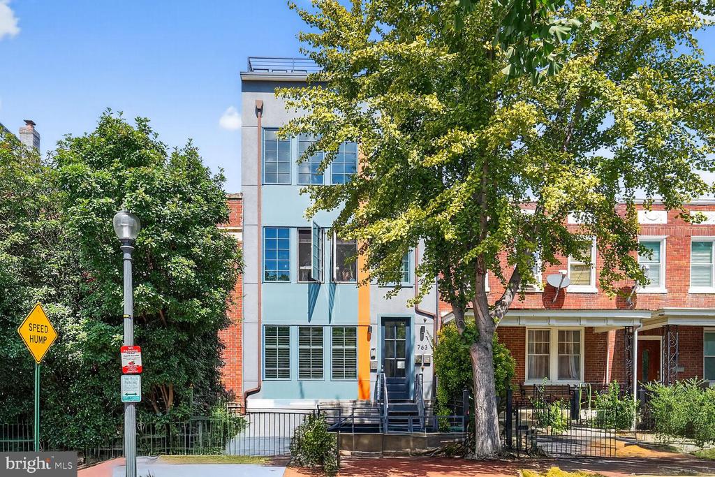 Washington, District of Columbia, 20010, United States, 2 Bedrooms Bedrooms, ,2 BathroomsBathrooms,Residential,For Sale,1975364