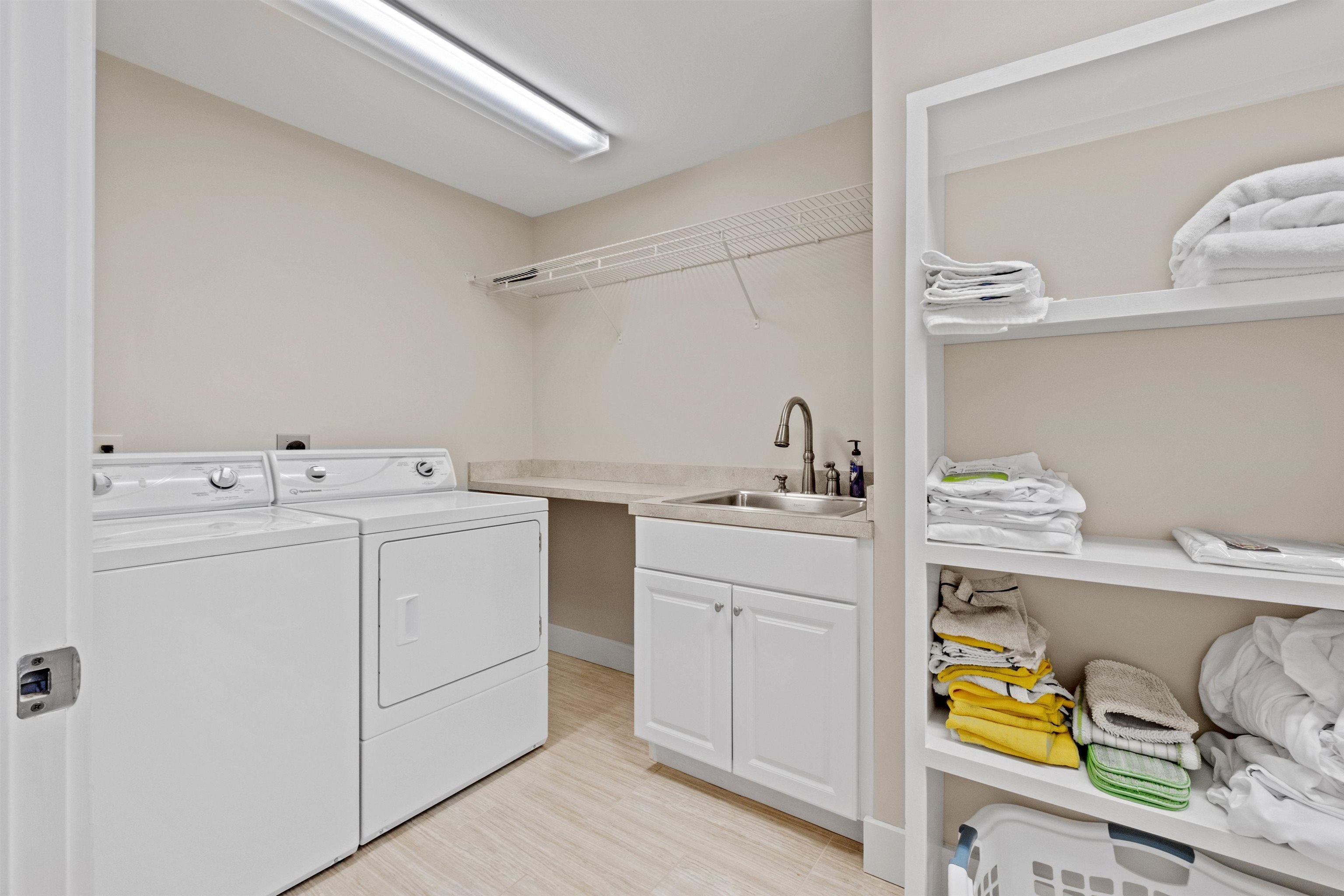 Lincoln, New Hampshire, 03251, United States, 5 Bedrooms Bedrooms, ,3 BathroomsBathrooms,Residential,For Sale,1981884