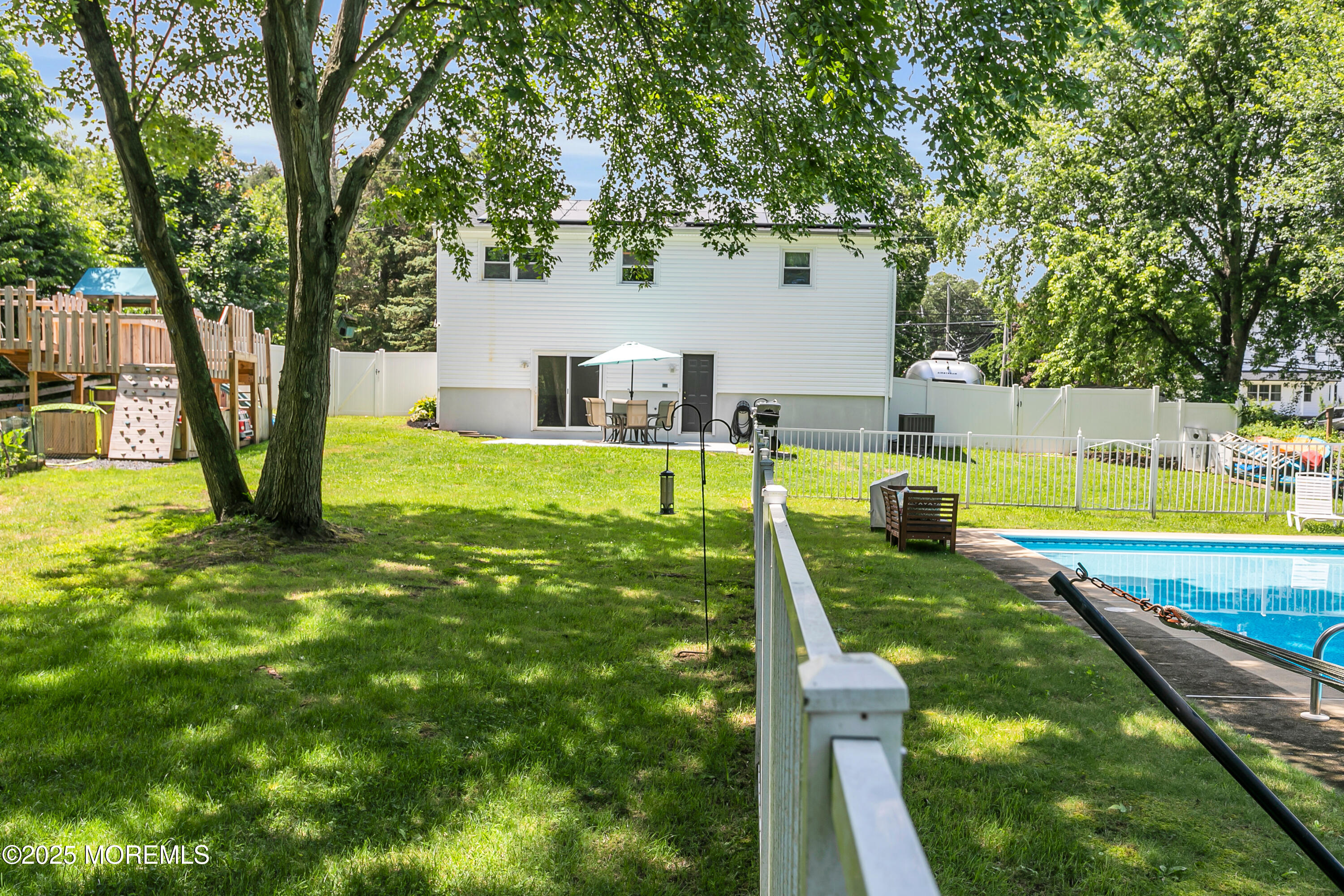 Atlantic Highlands, New Jersey, 07716, United States, 3 Bedrooms Bedrooms, ,2 BathroomsBathrooms,Residential,For Sale,1921380