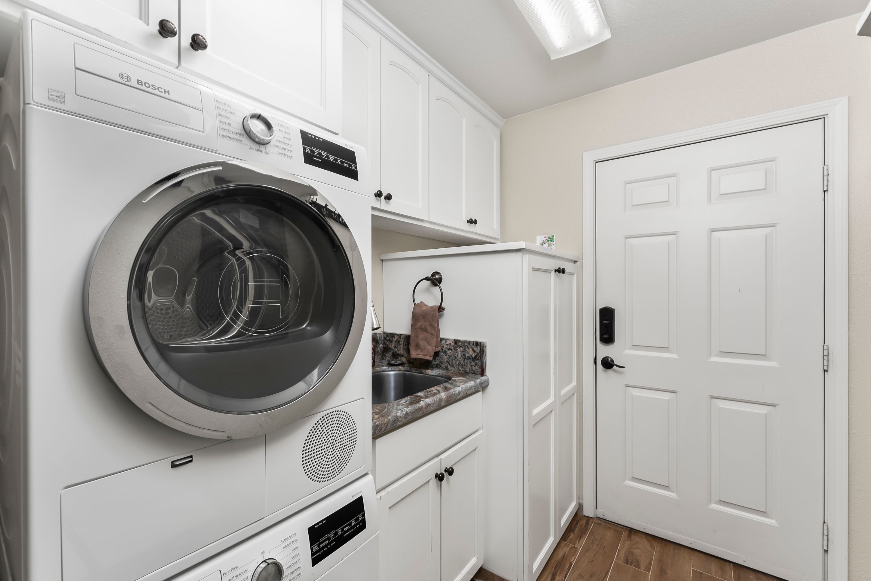  21 Acres - Gated - Renovated - 物件實景