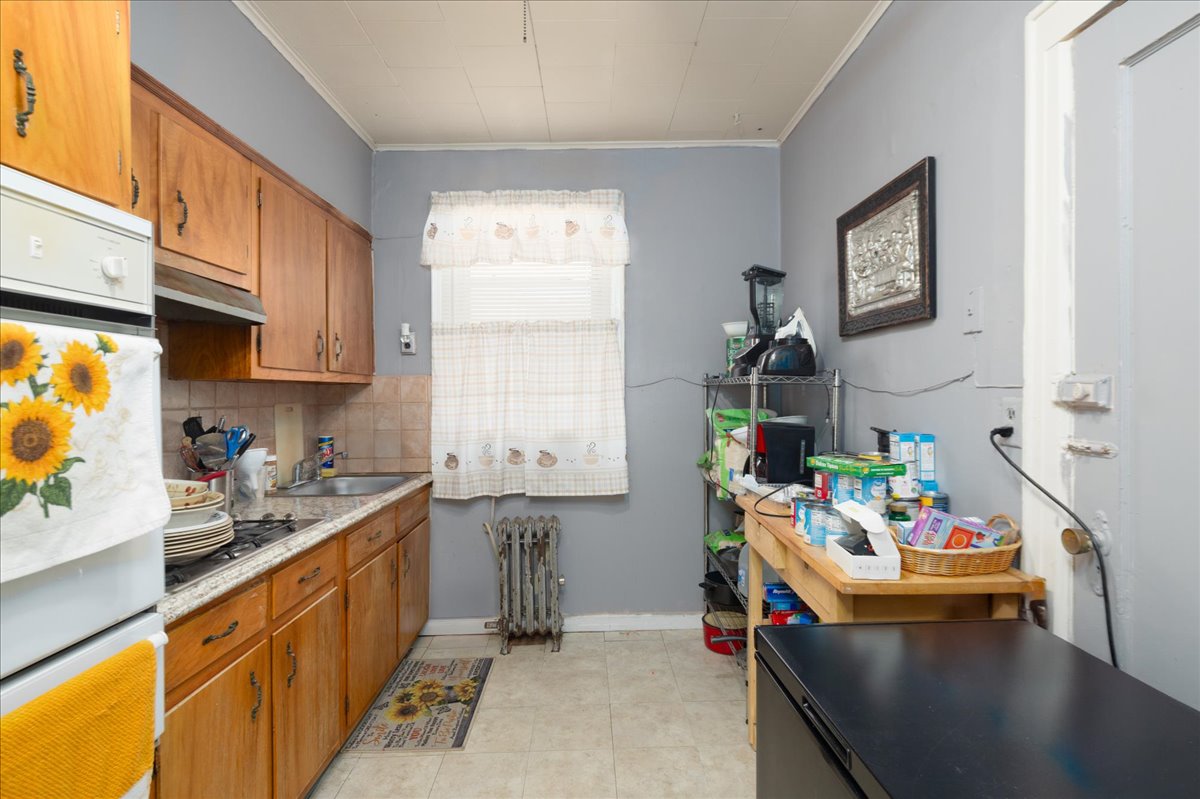 Maspeth, New York, 11378, United States, 4 Bedrooms Bedrooms, ,2 BathroomsBathrooms,Residential,For Sale,1791620