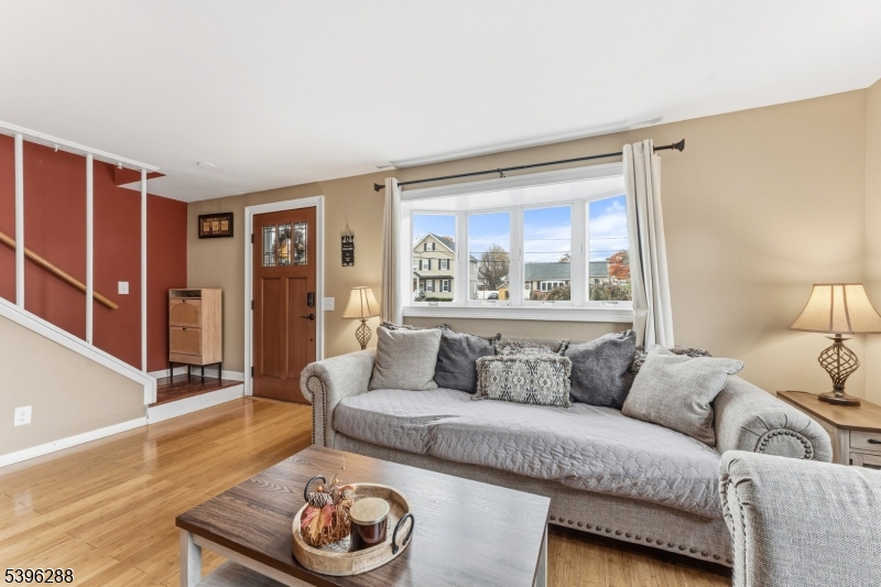 Dunellen Boro, New Jersey, 08812, United States, 5 Bedrooms Bedrooms, ,2 BathroomsBathrooms,Residential,For Sale,1989398