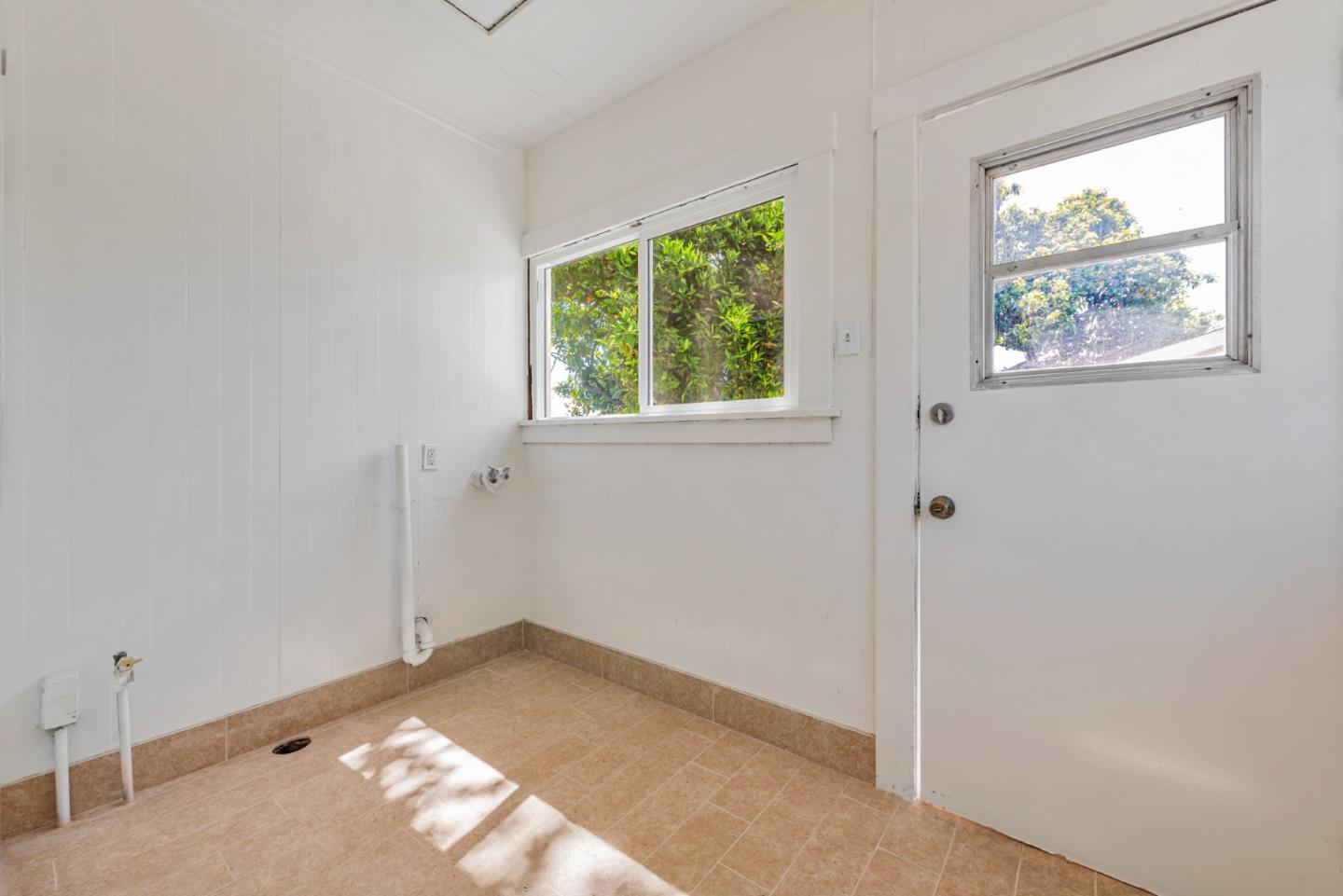 San Jose, California, 95112, United States, 3 Bedrooms Bedrooms, ,1 BathroomBathrooms,Residential,For Sale,1940369