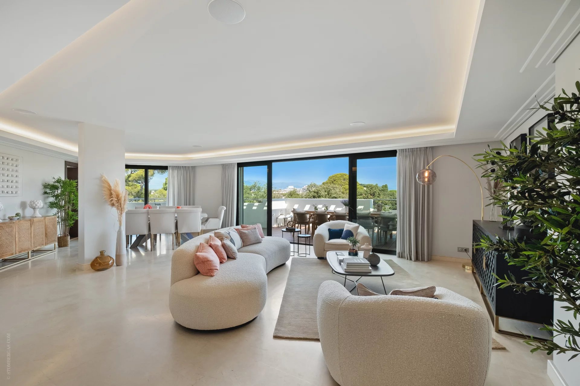 Antibes, Provence-Alpes-Côte d’Azur, 06600, FR, 4 Bedrooms Bedrooms, ,4 BathroomsBathrooms,Residential,For Sale,1829124