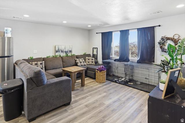 Layton, Utah, 84041, United States, 4 Bedrooms Bedrooms, ,4 BathroomsBathrooms,Residential,For Sale,1990217