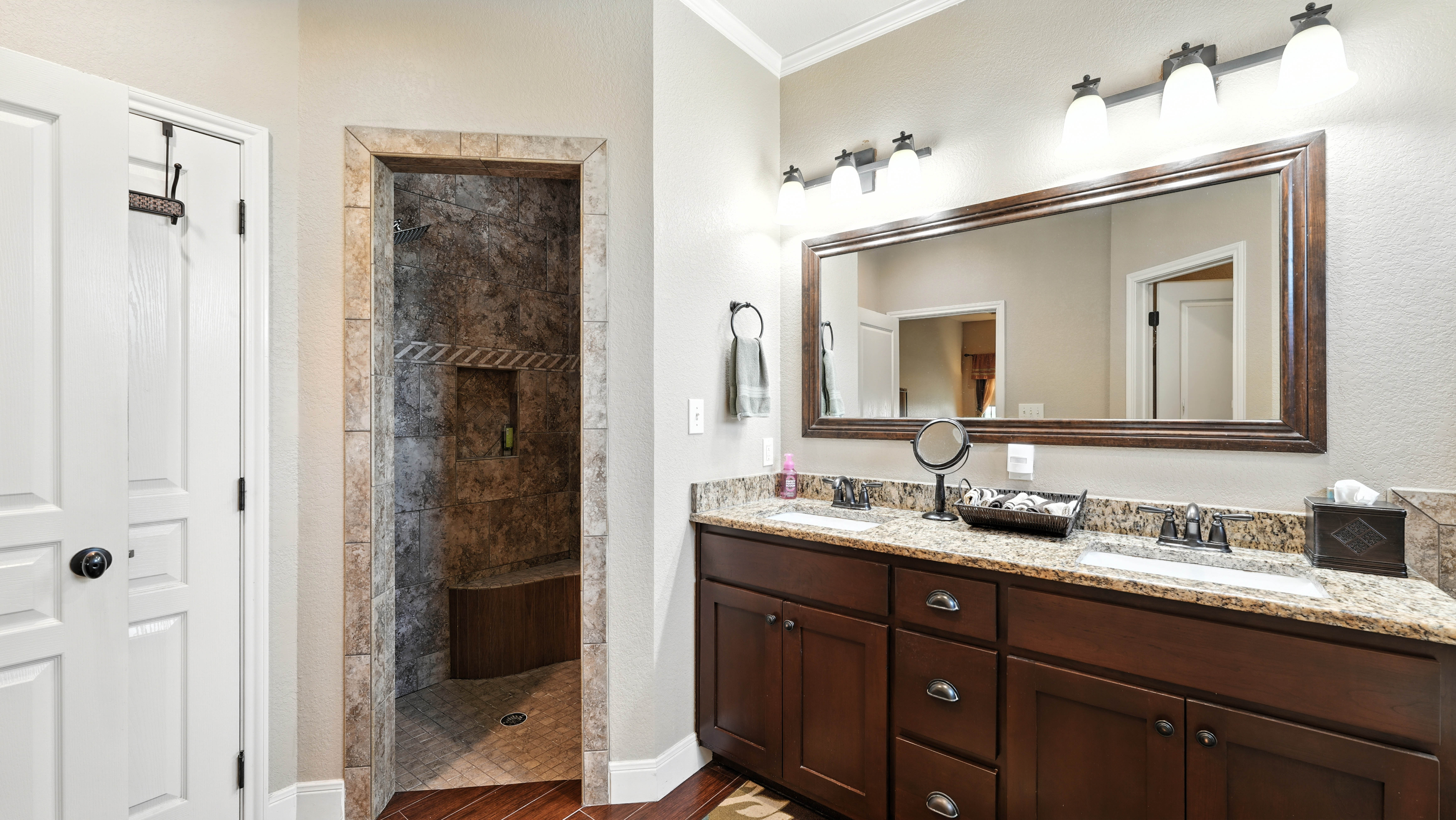 Floresville, Texas, 78114, United States, 3 Bedrooms Bedrooms, ,2 BathroomsBathrooms,Residential,For Sale,1978847