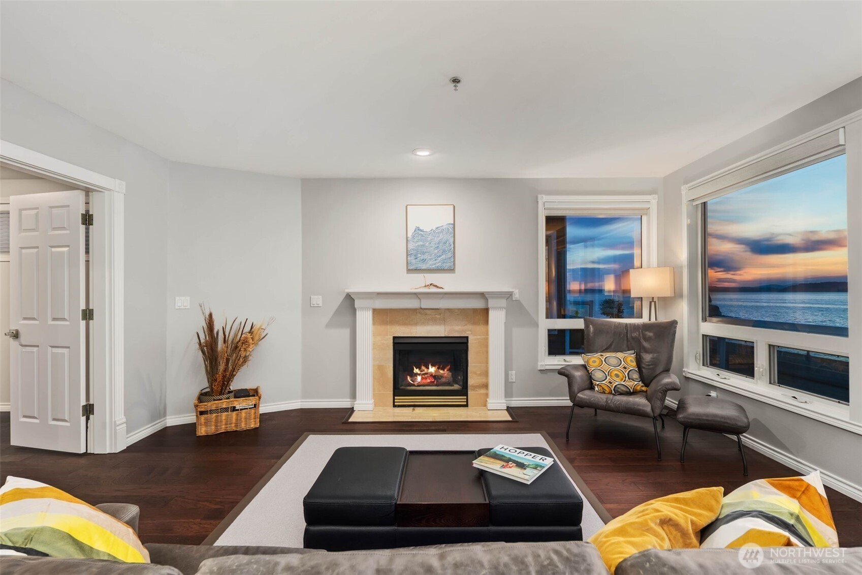 Seattle, Washington, 98116, United States, 2 Bedrooms Bedrooms, ,2 BathroomsBathrooms,Residential,For Sale,1949769