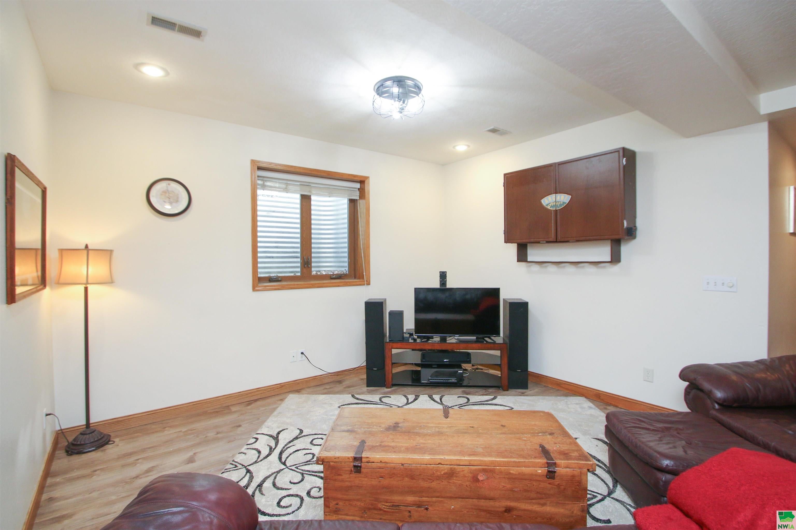 Dakota Dunes, South Dakota, 57049, United States, 5 Bedrooms Bedrooms, ,4 BathroomsBathrooms,Residential,For Sale,1928249