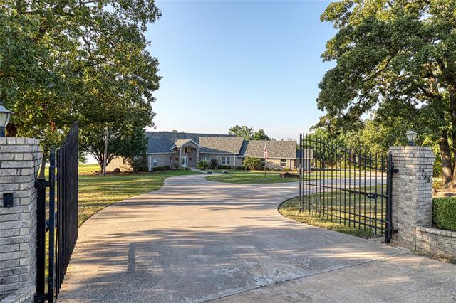 Eufaula, Oklahoma, 74432, United States, 3 Bedrooms Bedrooms, ,4 BathroomsBathrooms,Residential,For Sale,1976546