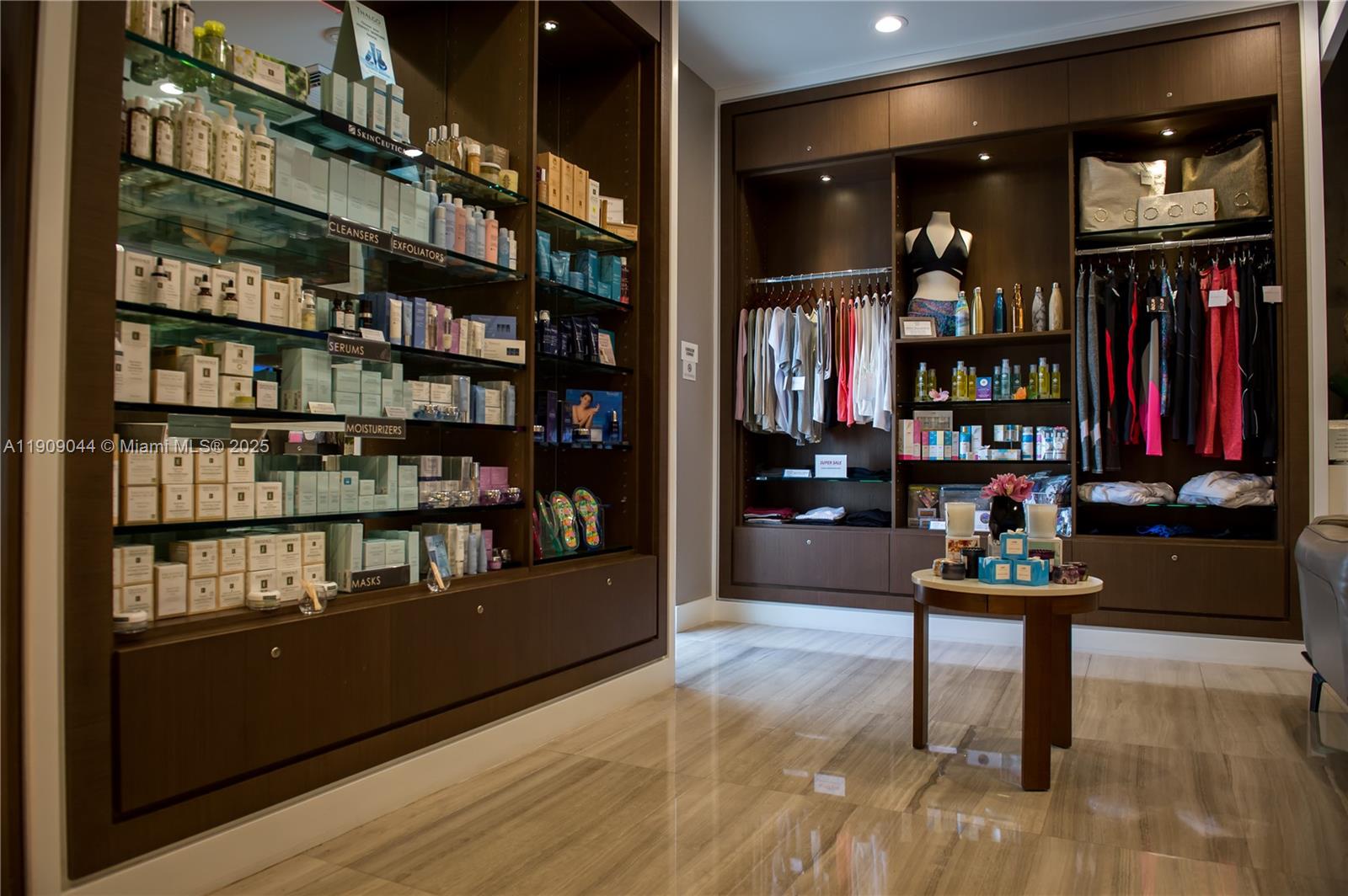 Aventura, Florida, 33160, United States, 2 Bedrooms Bedrooms, ,2 BathroomsBathrooms,Residential,For Sale,1989230