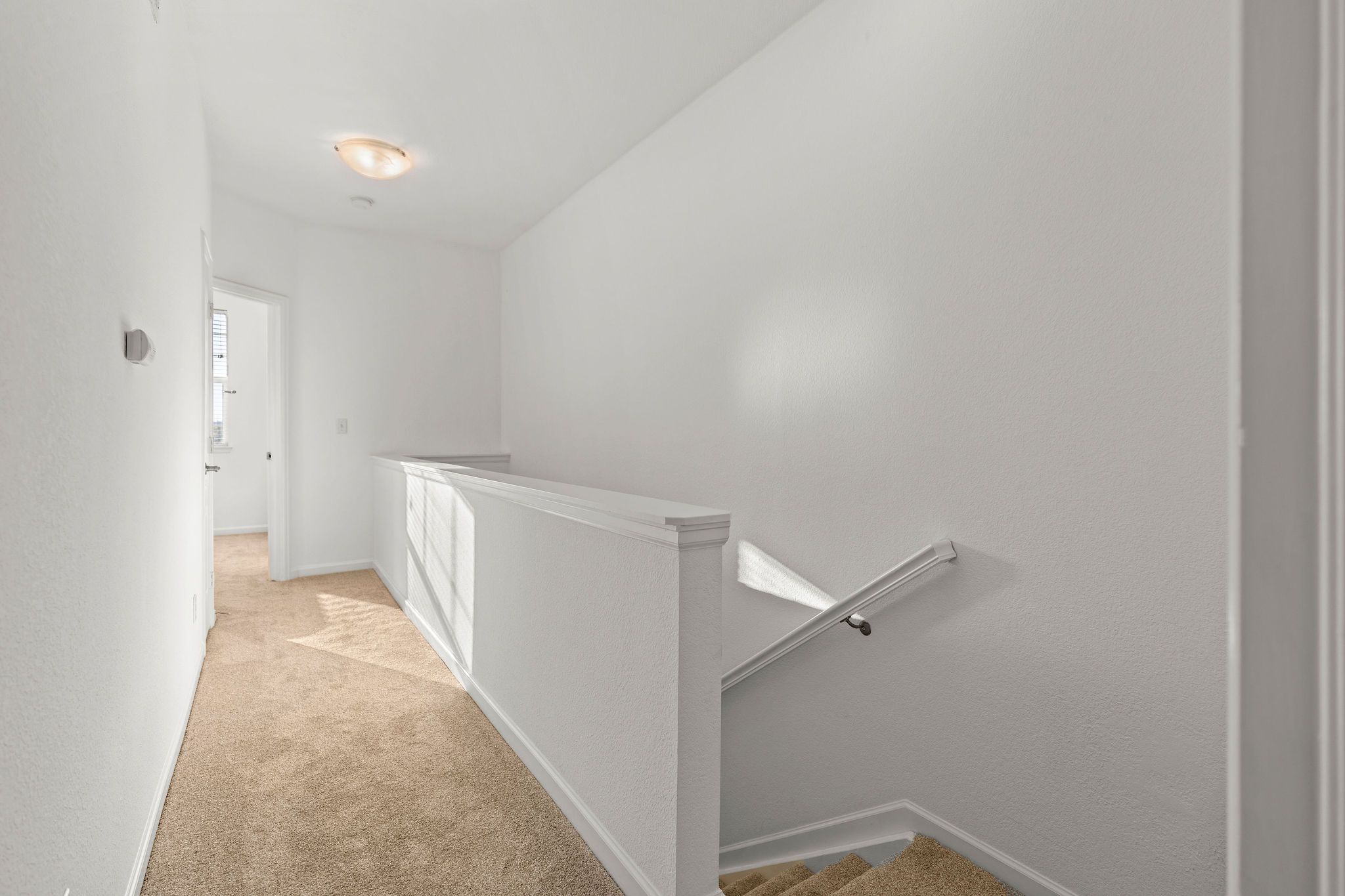  Welcome to this bright and inviting townhome - 物件實景