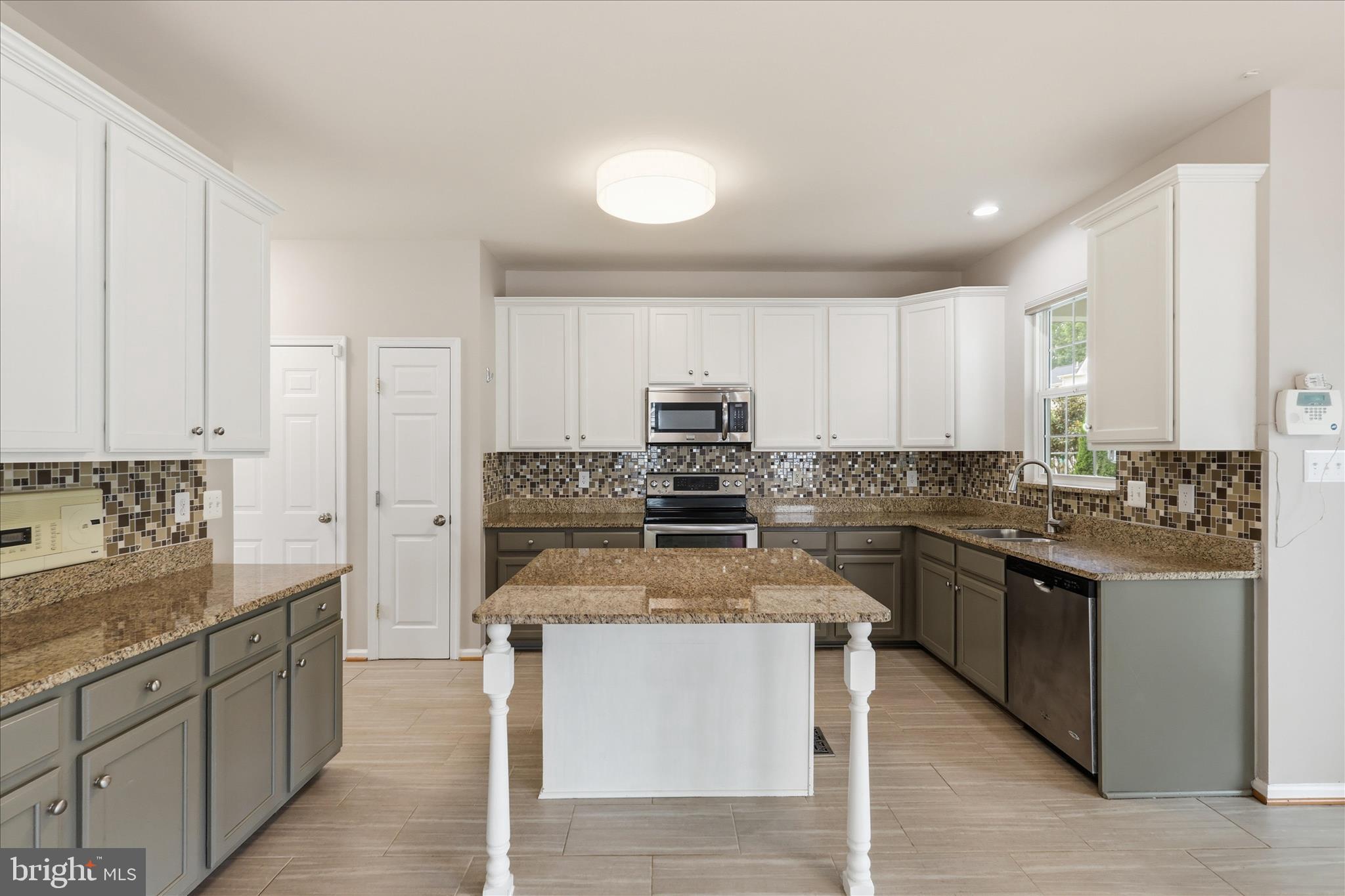 Woodbridge, Virginia, 22193, United States, 4 Bedrooms Bedrooms, ,4 BathroomsBathrooms,Residential,For Sale,2048672