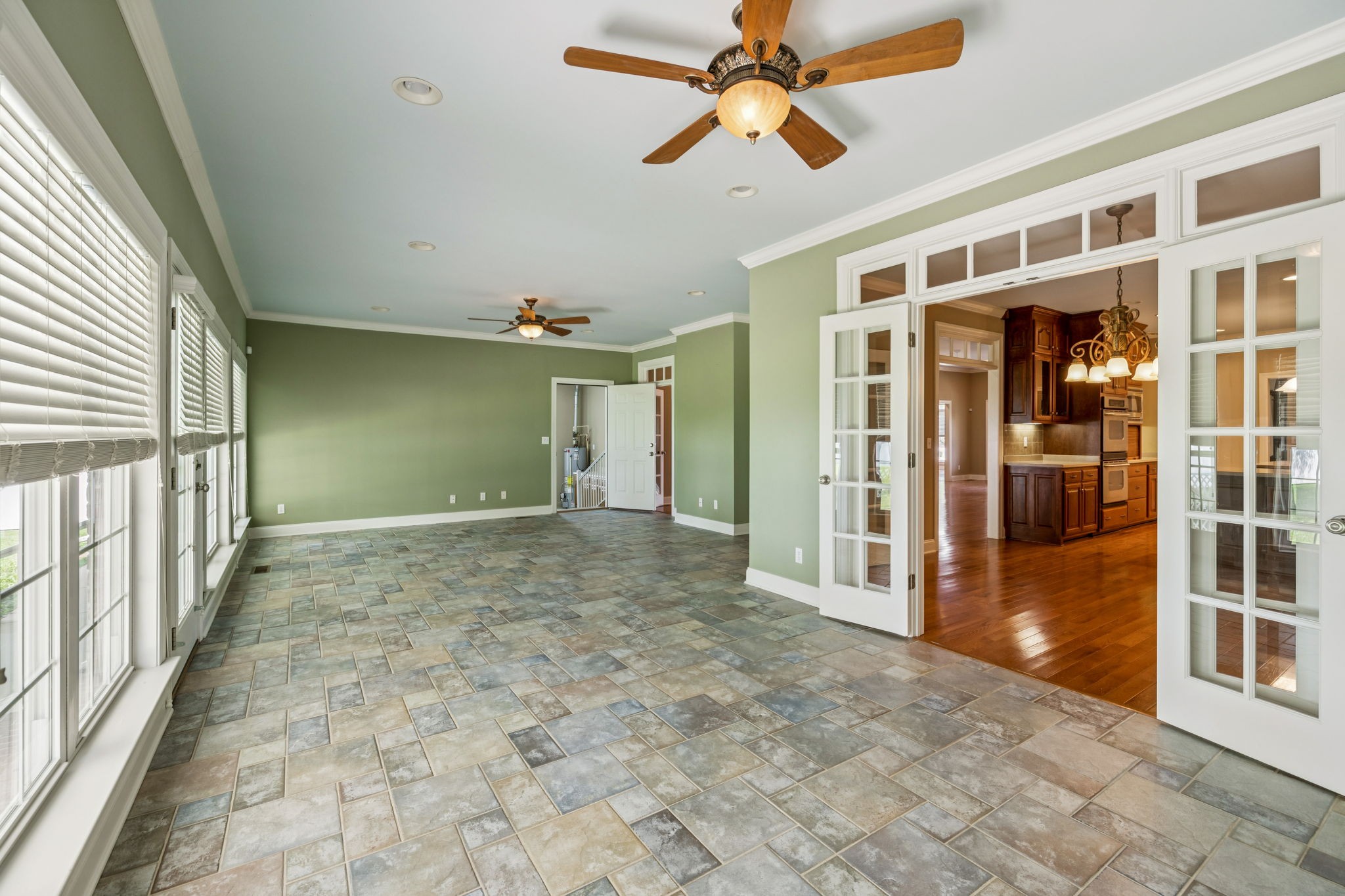 Manchester, Tennessee, 37355, United States, 4 Bedrooms Bedrooms, ,4 BathroomsBathrooms,Residential,For Sale,1937167