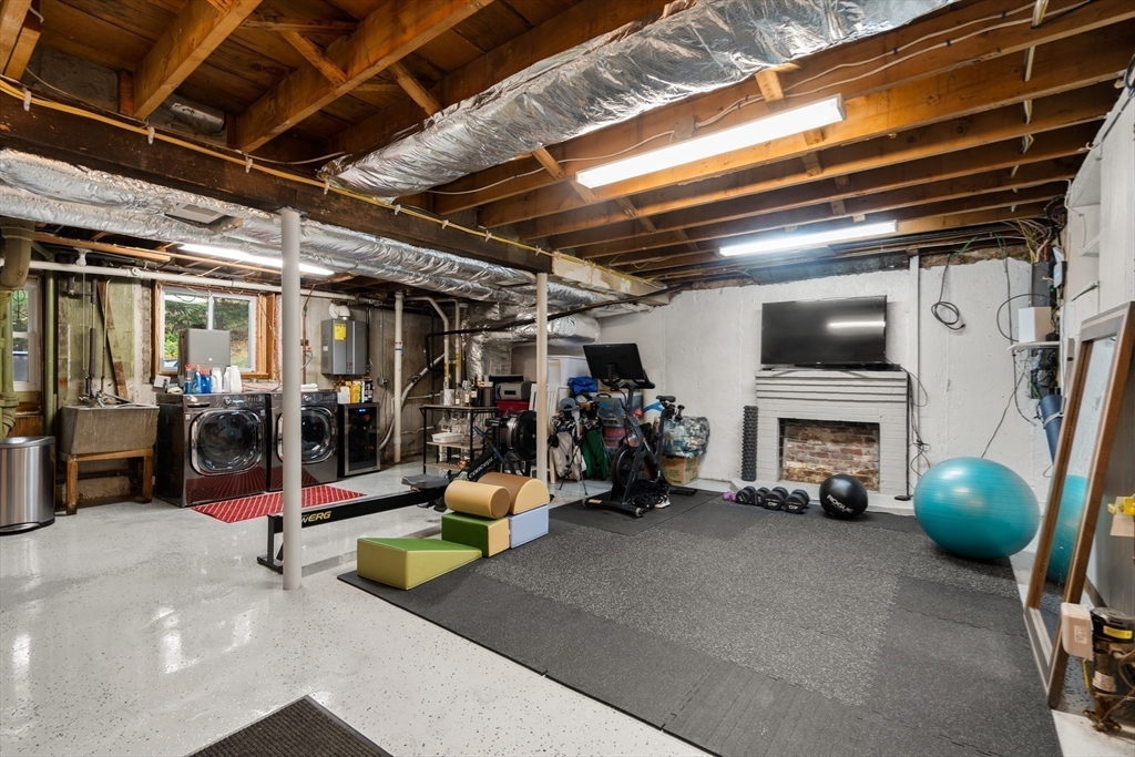 Needham, Massachusetts, 02492, United States, 4 Bedrooms Bedrooms, ,2 BathroomsBathrooms,Residential,For Sale,1987810