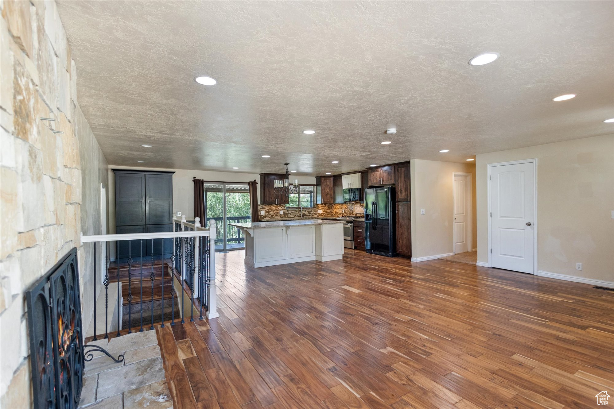 Sandy, Utah, 84093, United States, 7 Bedrooms Bedrooms, ,Residential,For Sale,1974331