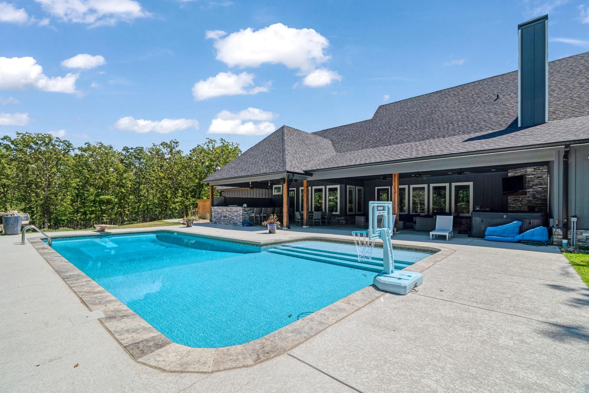 Paris, Texas, 75462, United States, 6 Bedrooms Bedrooms, ,5 BathroomsBathrooms,Residential,For Sale,1982546