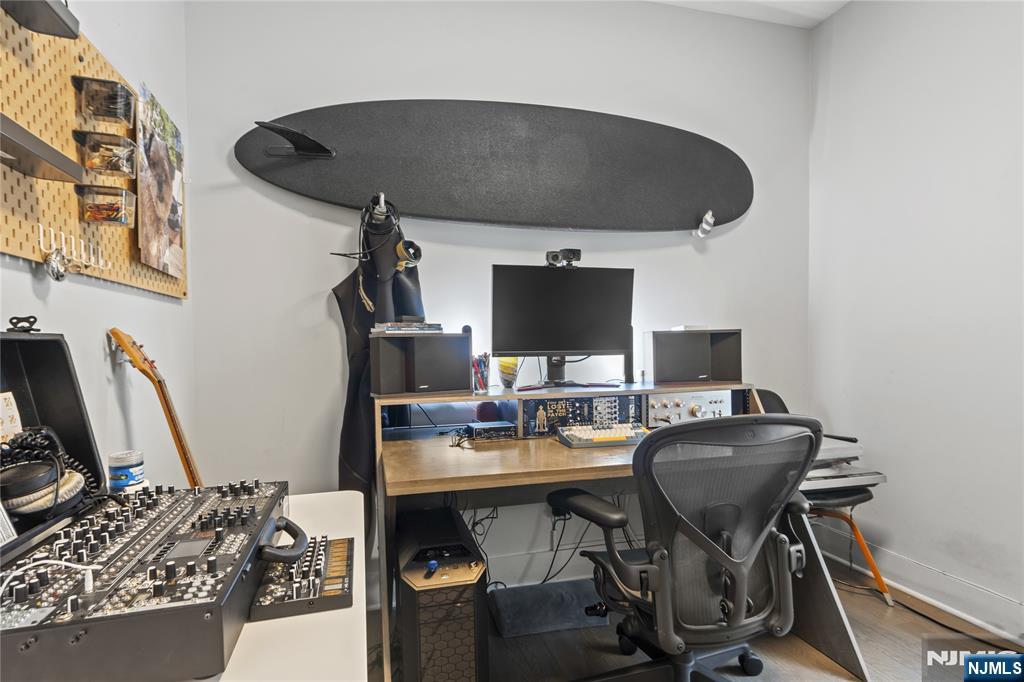 Jersey City, New Jersey, 07307, United States, 3 Bedrooms Bedrooms, ,2 BathroomsBathrooms,Residential,For Sale,1918659