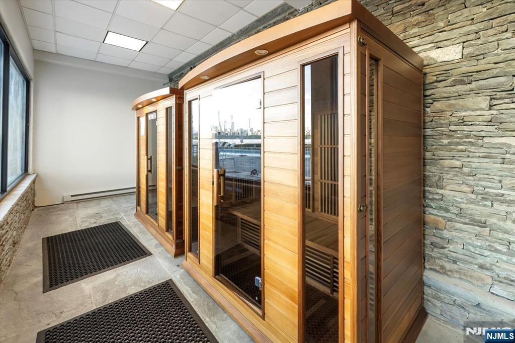 Edgewater, New Jersey, 07020, United States, 2 Bedrooms Bedrooms, ,2 BathroomsBathrooms,Residential,For Sale,1849063