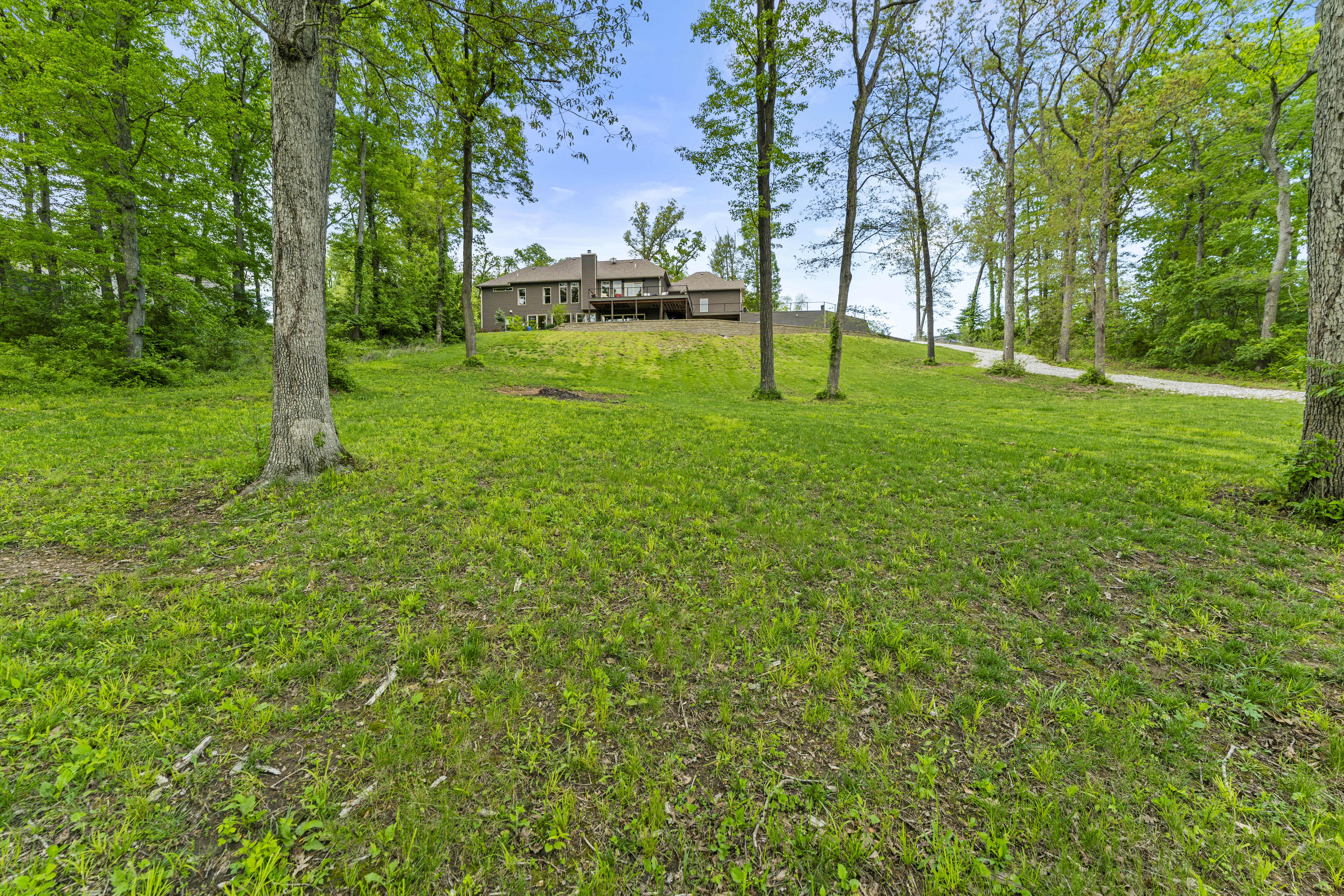  Discover unmatched luxury and versatility in this custom Craftsman-style estate - 物件實景