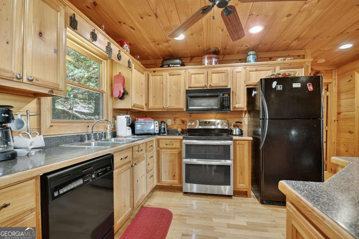 Blue Ridge, Georgia, 30513, United States, 3 Bedrooms Bedrooms, ,3 BathroomsBathrooms,Residential,For Sale,1952003