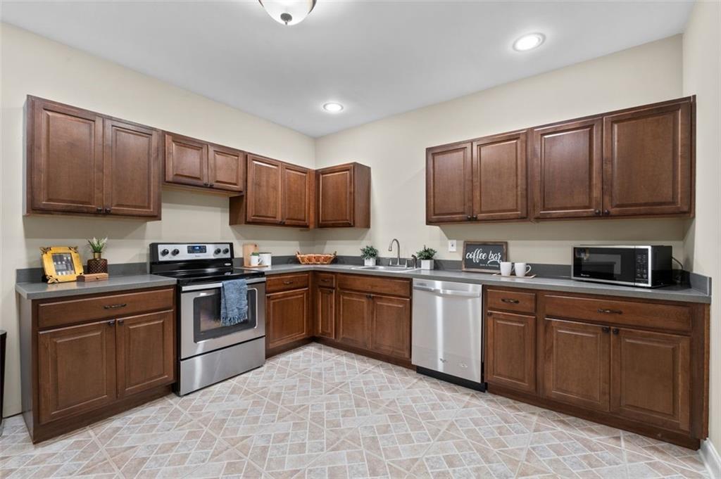 Buford, Georgia, 30518, United States, 6 Bedrooms Bedrooms, ,5 BathroomsBathrooms,Residential,For Sale,1987580