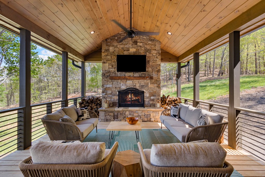 Morganton, Georgia, 30560, United States, 3 Bedrooms Bedrooms, ,3 BathroomsBathrooms,Residential,For Sale,1983802