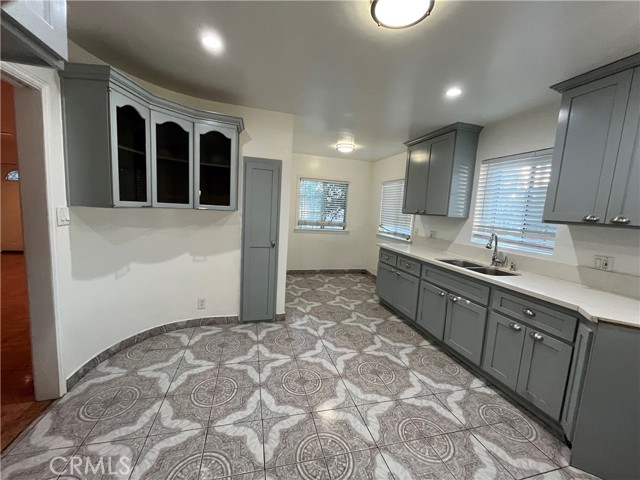 South Gate, California, 90280, United States, 3 Bedrooms Bedrooms, ,Residential,For Sale,2012002