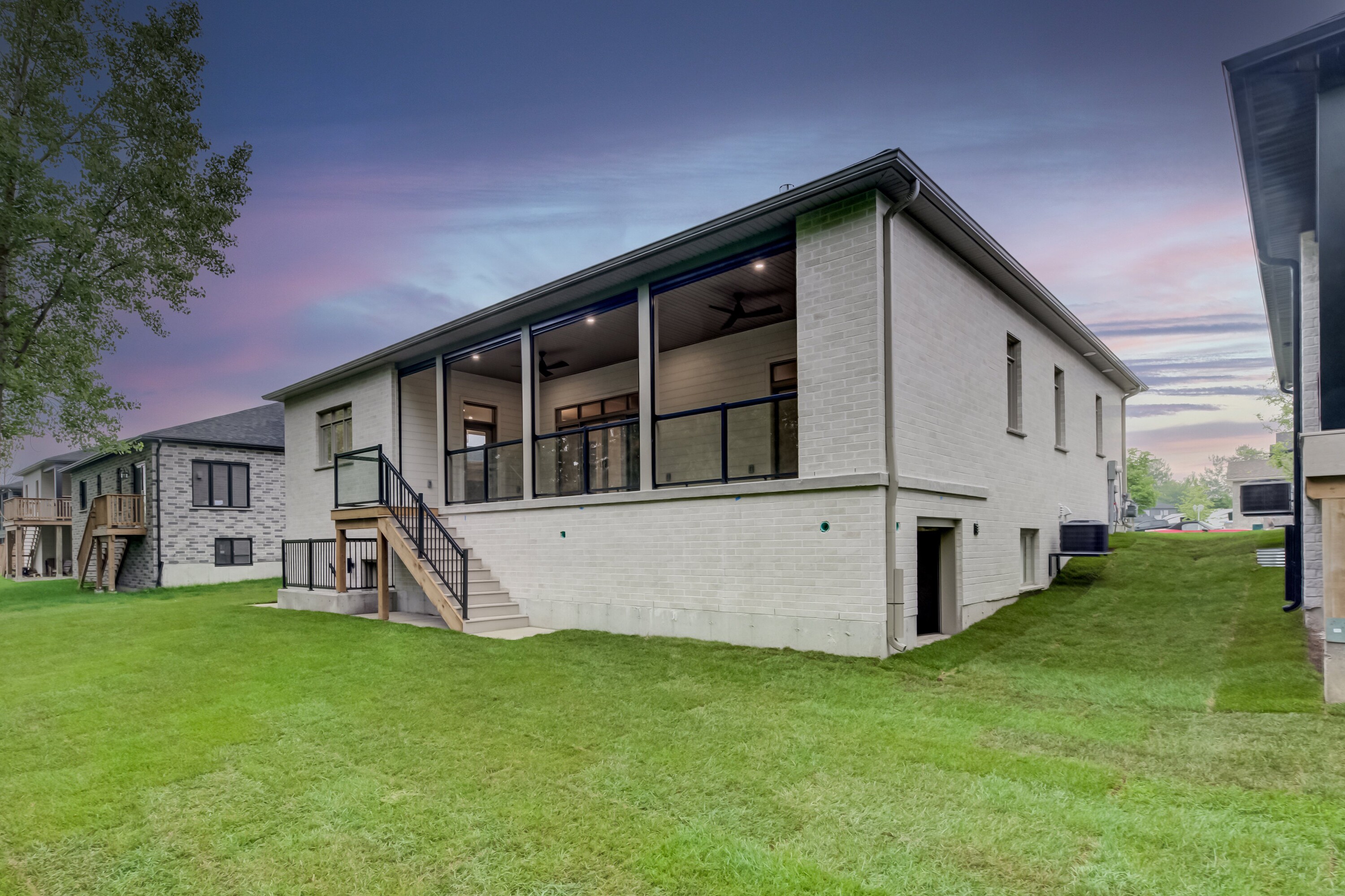  Custom-Built Bungalow - 物件實景