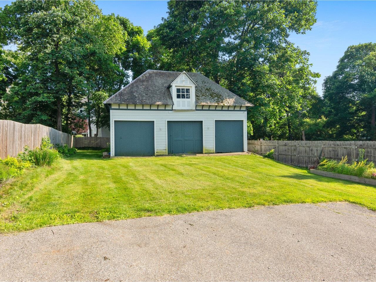 Burlington, Vermont, 05401, United States, 5 Bedrooms Bedrooms, ,2 BathroomsBathrooms,Residential,For Sale,1862244